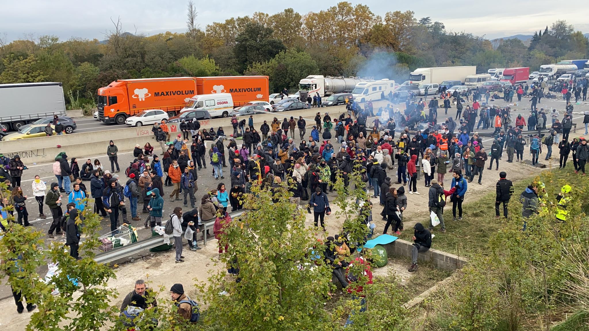 Los Mossos citan a dos personas por los disturbios tras el corte de la AP-7