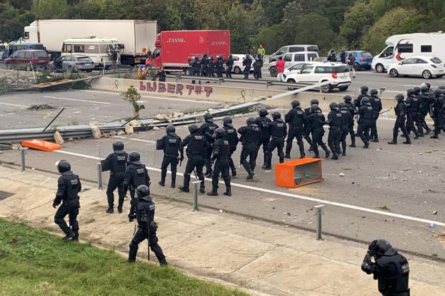 Barricades Mossos tall Tsunami Girona   Adrià Rovira