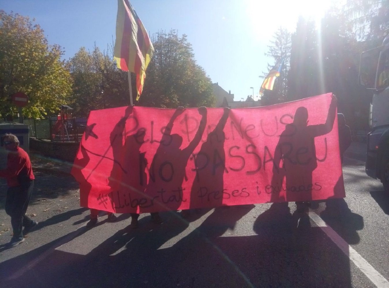 marxa lenta pont de suert manifestació Anonymous