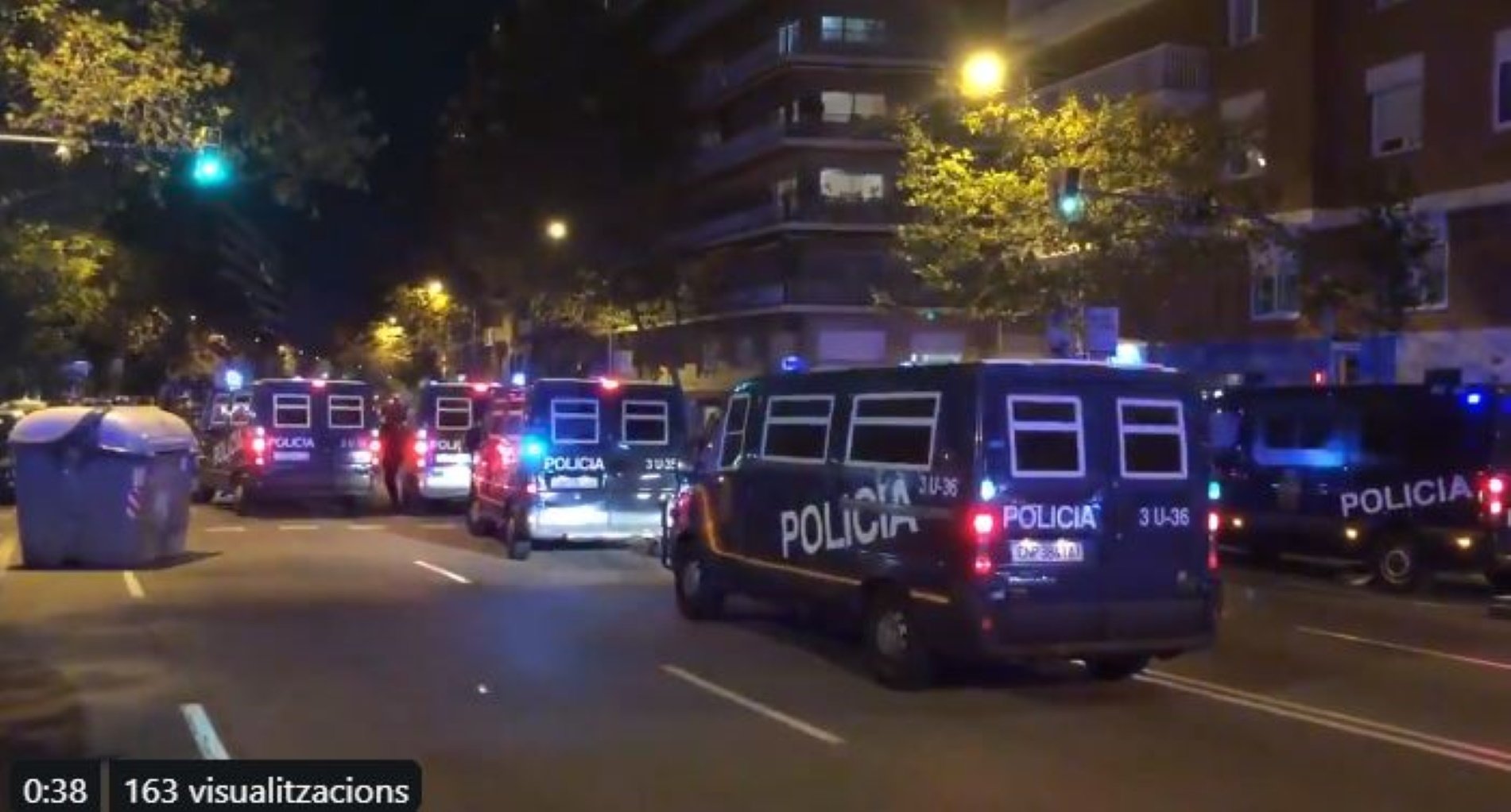 La cacerolada de vecinos contra la policía española