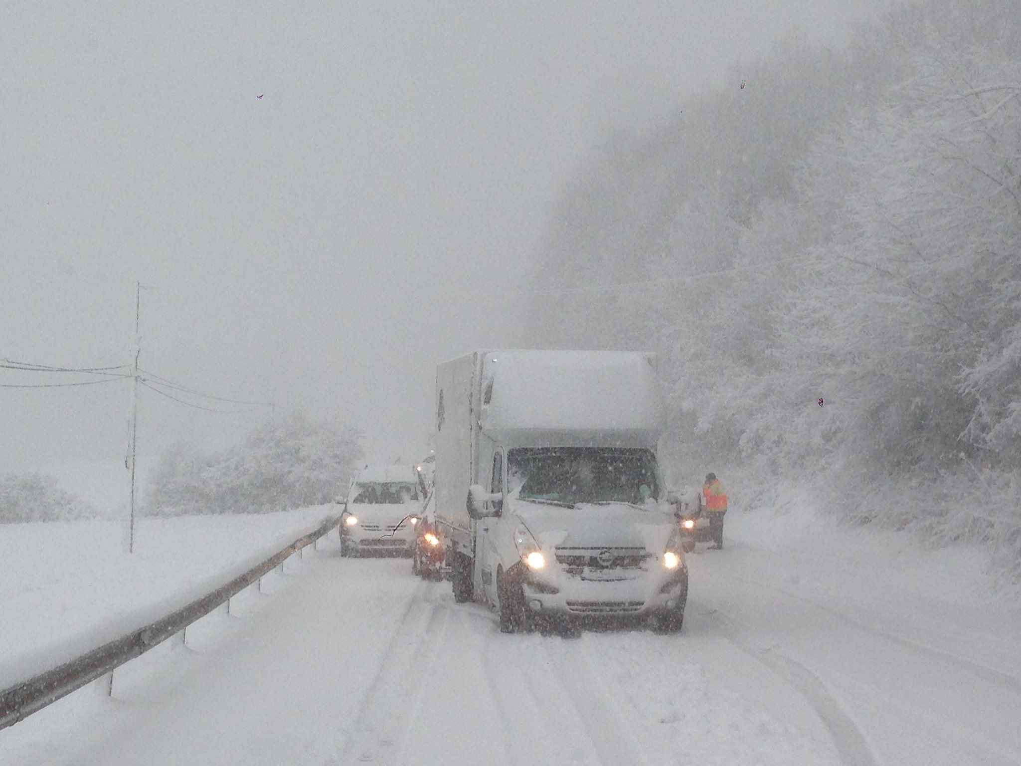 La neu complica la circulació a les carreteres del nord de Catalunya