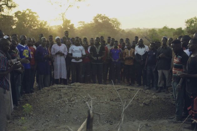 'Idrissa' enterrament poble