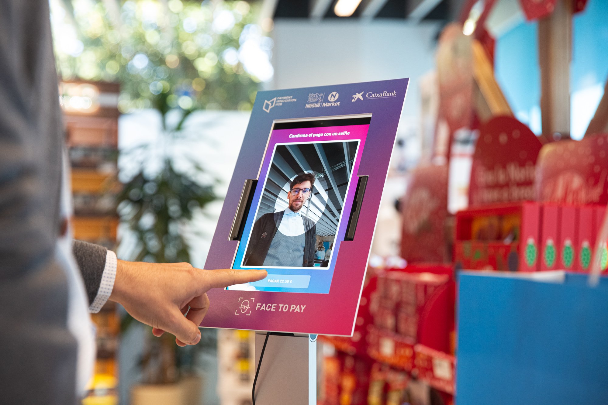 La botiga Nestlé d'Esplugues ja permet pagar amb reconeixement facial