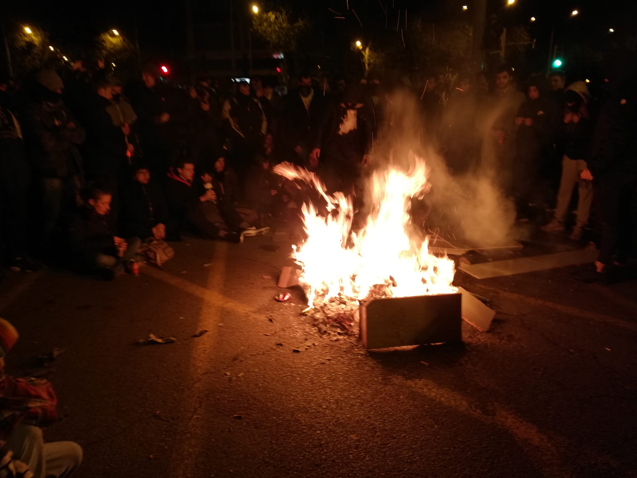 Los CDR cierran el corte en la Meridiana con una hoguera