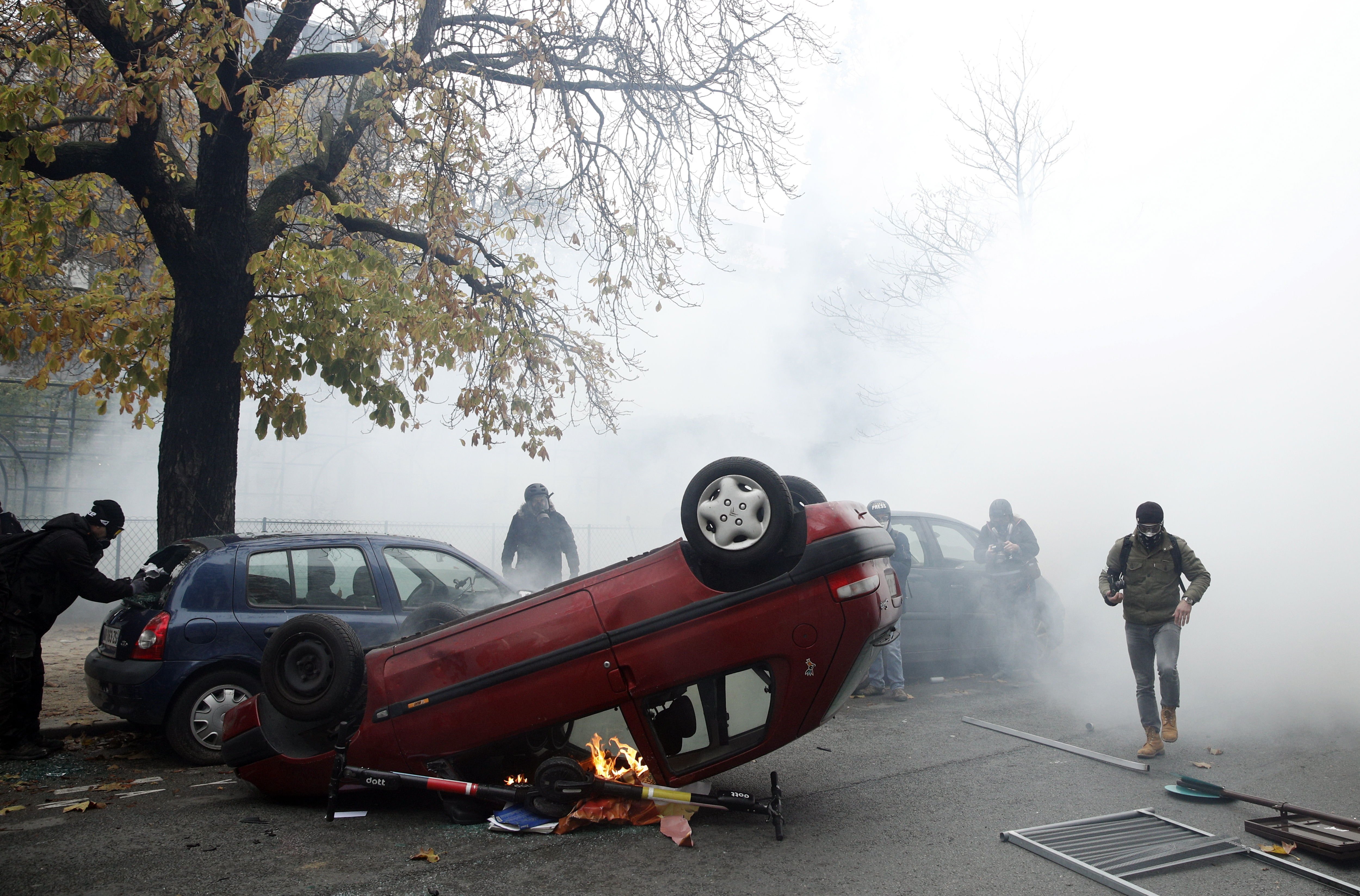 Greus incidents a París en el primer aniversari dels armilles grogues