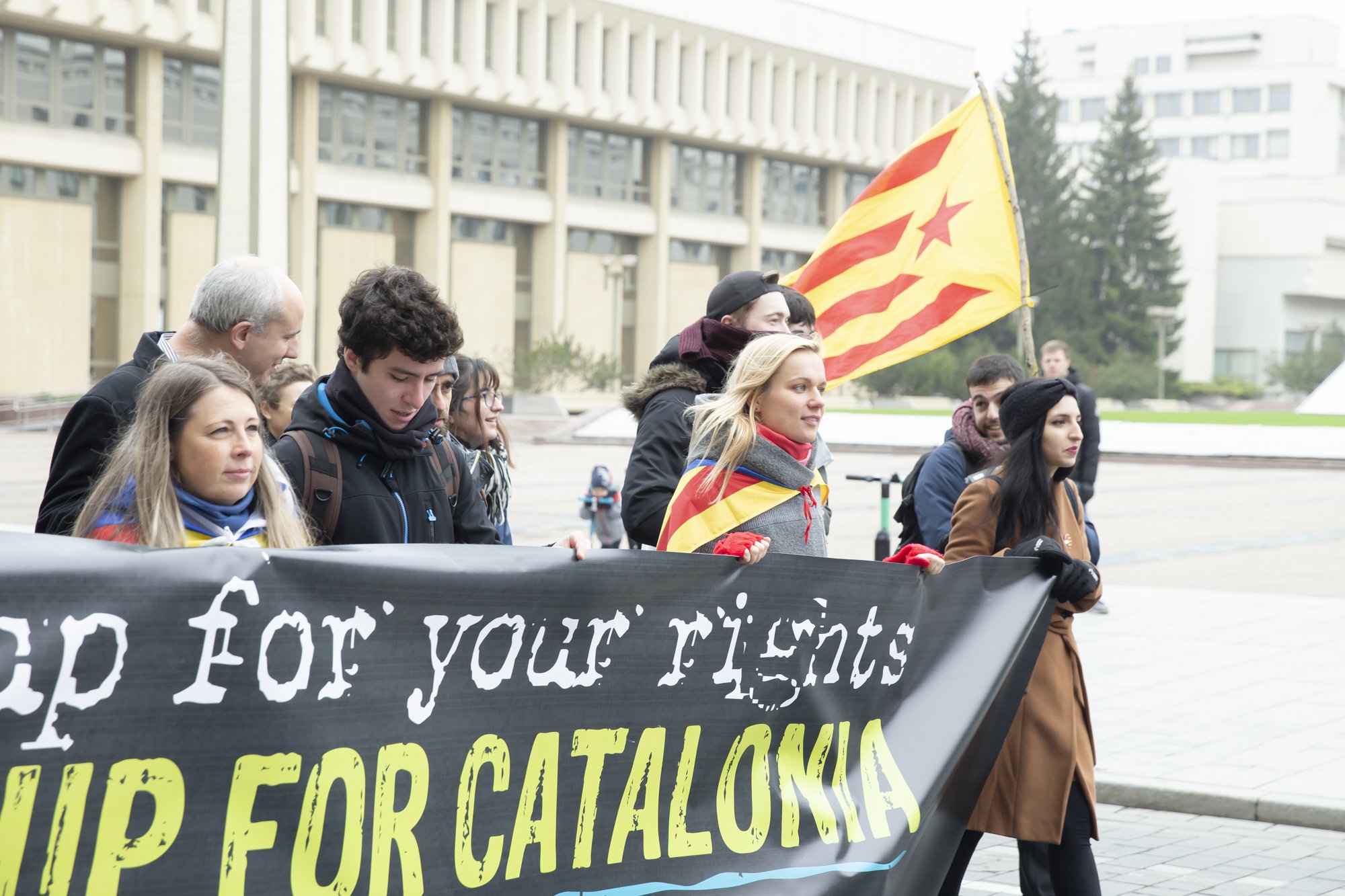 La ANC hace una pequeña manifestación en Lituania (y la embajada española se pone nerviosa)