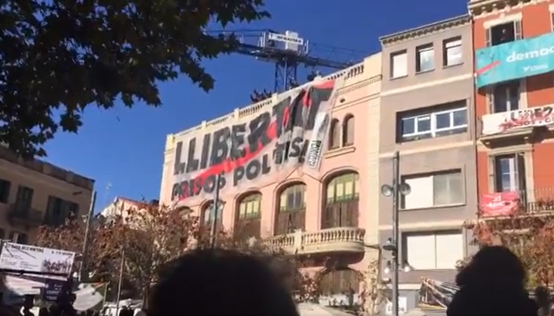 VÍDEO | Dues pancartes gegants pels presos protagonitzen el final de temporada castellera