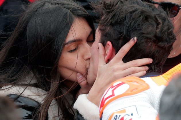 Marc Márquez beso Lucía Rivera EFE