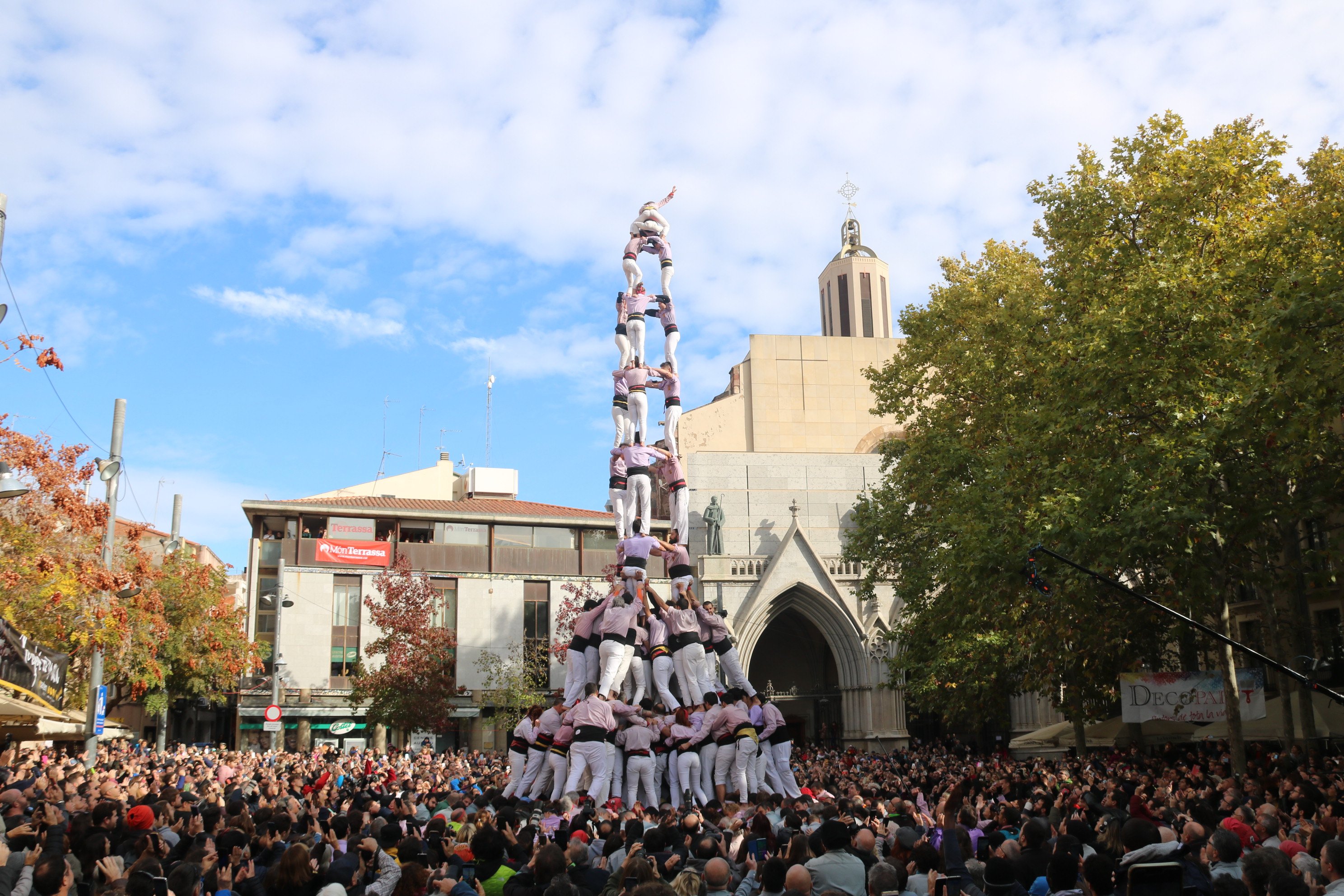 Els Minyons de Terrassa aconsegueixen carregar el 3 de 10 en la seva diada castellera