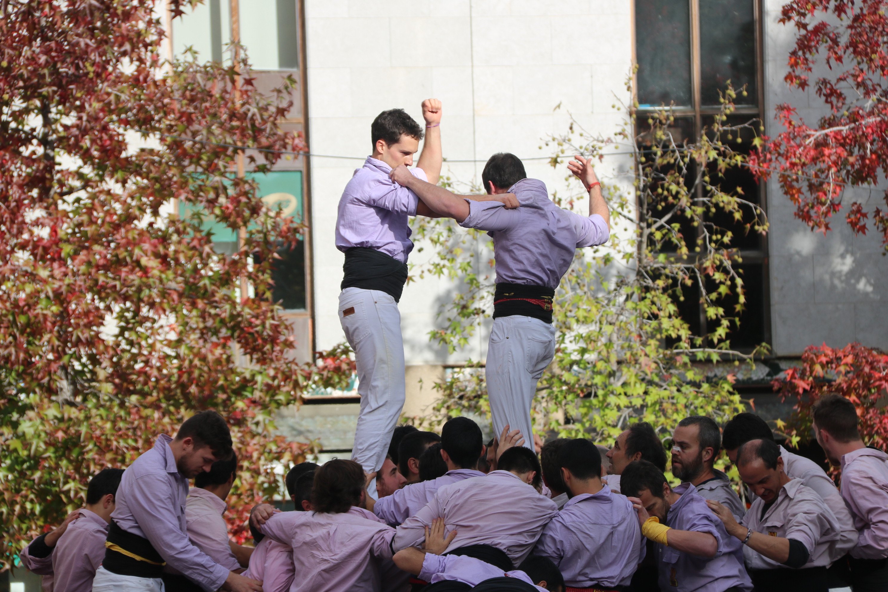 Castellers de los Minyons celebrando pilar de ocho ACN