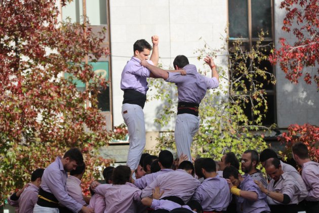 Castellers dels Minyons celebrant pilar de vuit ACN