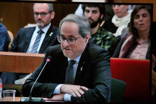 Quim Torra y Gobierno juicio tuesta lazos amarillos Mireia Comas