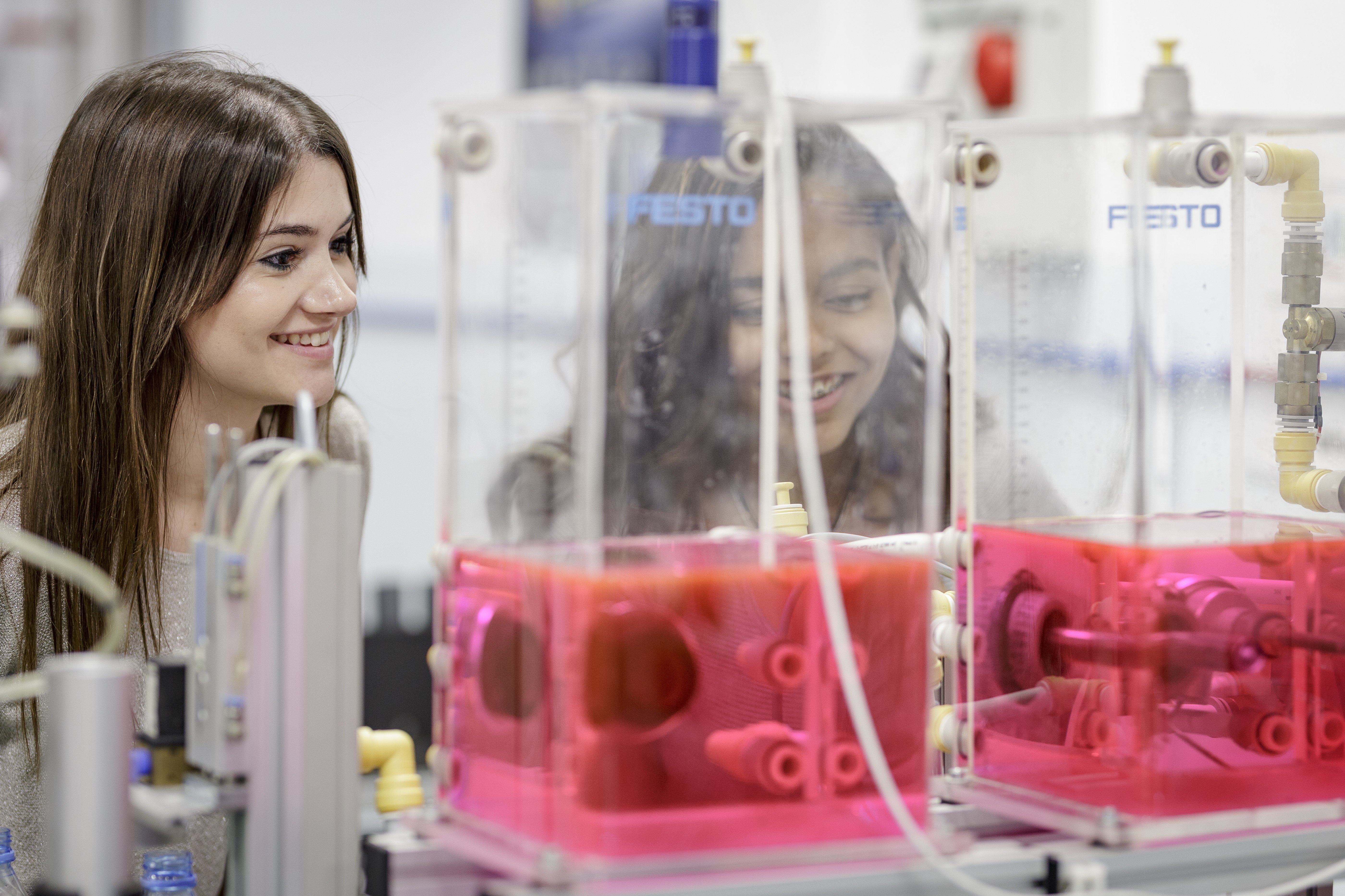 "Un gir de 174 graus", una campaña para impulsar la formación profesional