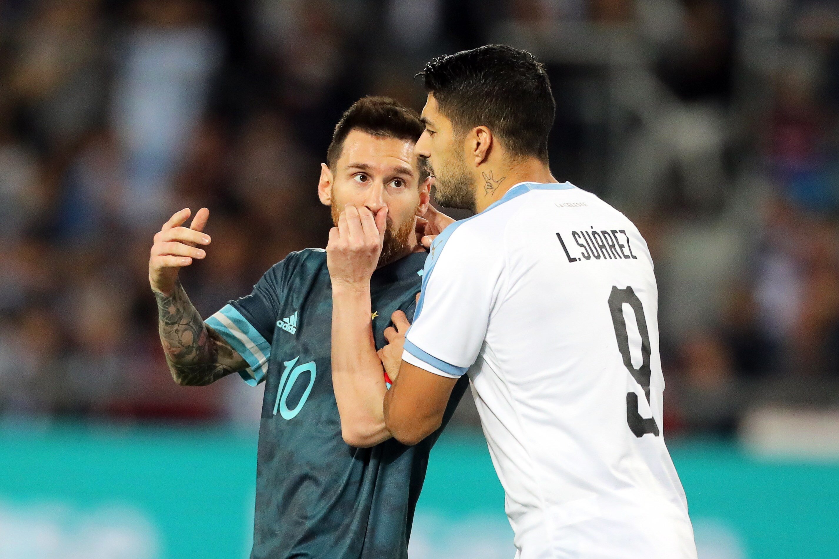 Messi i Luis Suárez empaten la partida a Israel (2-2)