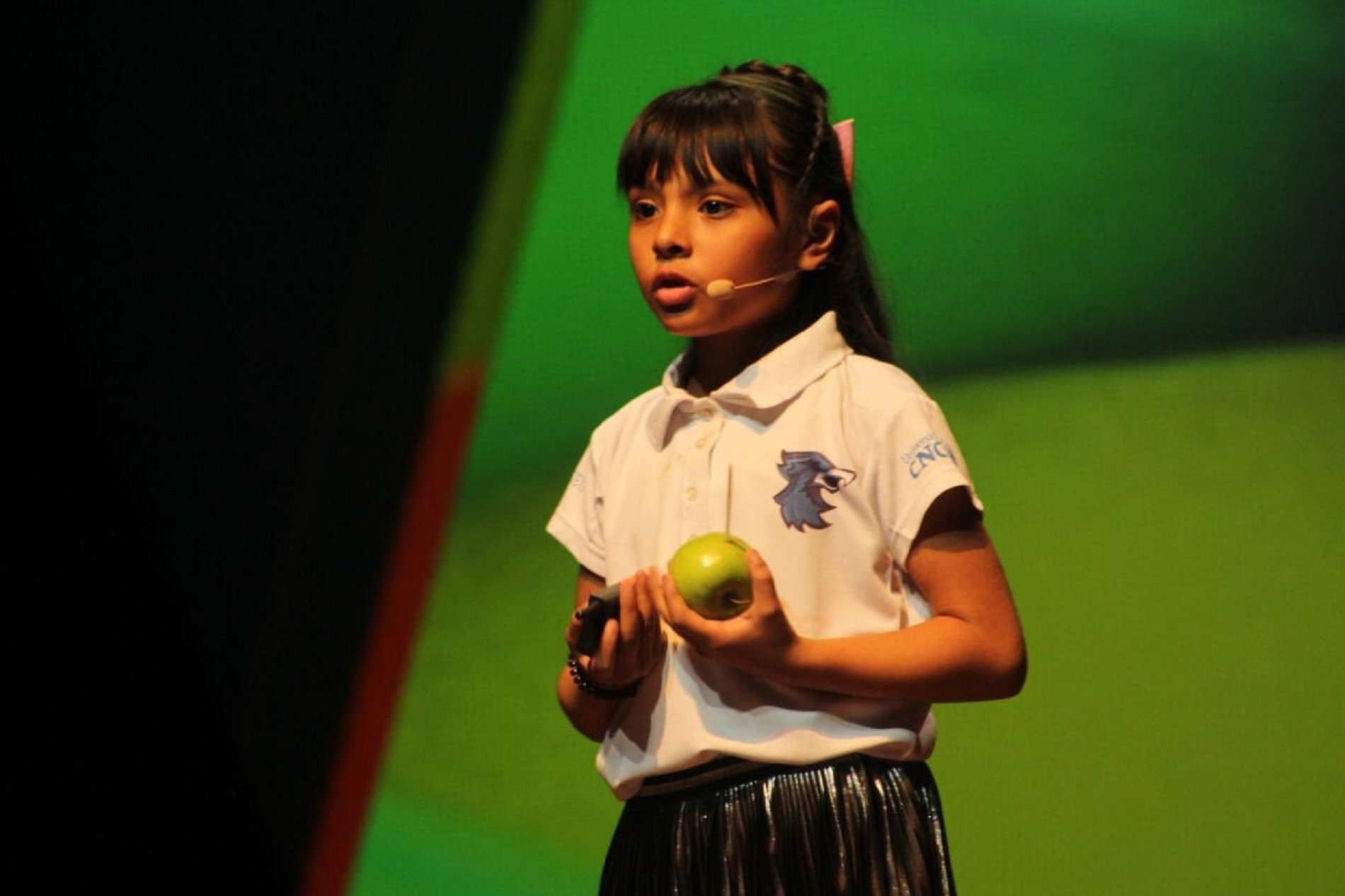 Adhara, la niña prodigio que ya estudia dos ingenierías