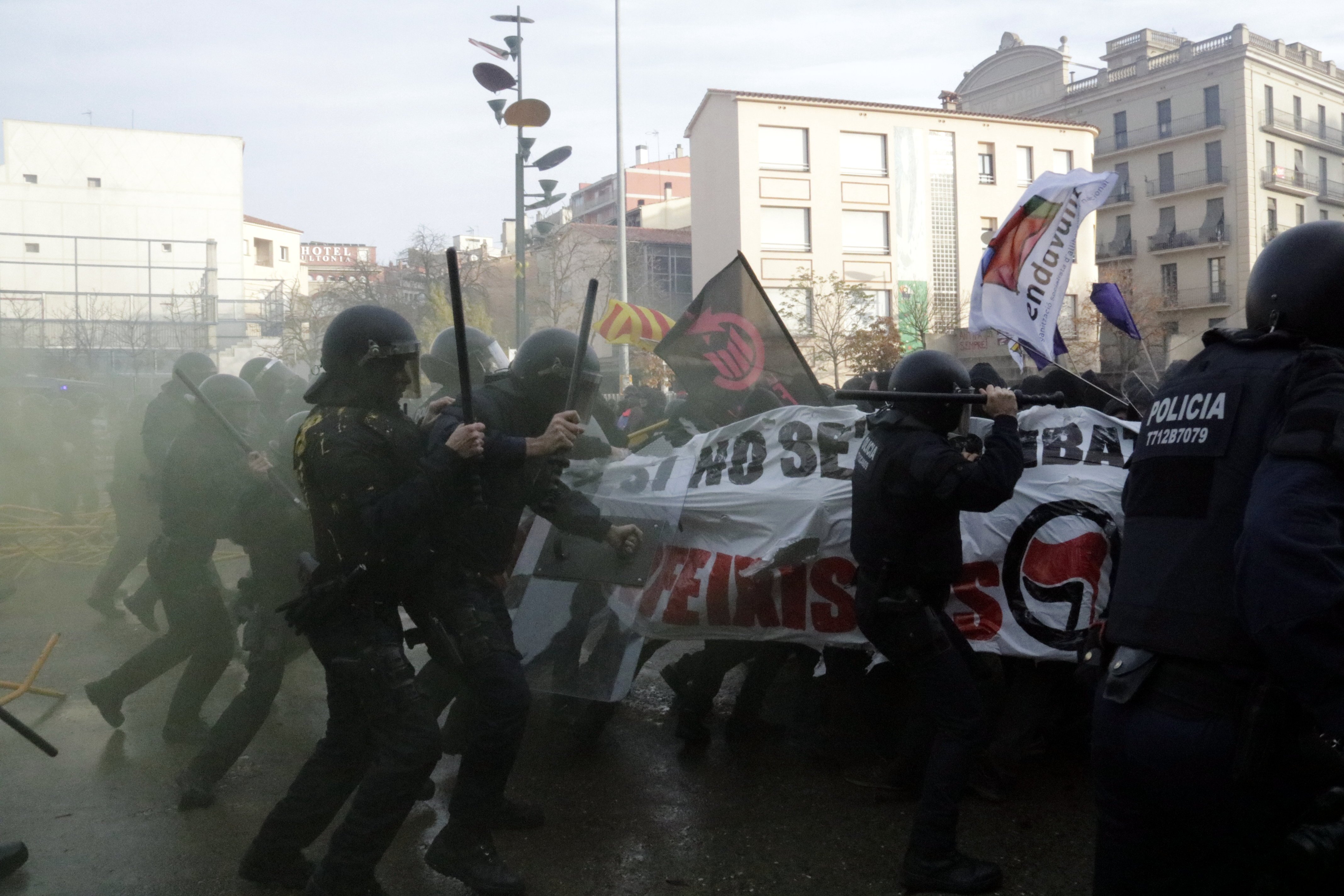 Absolt l'activista antifeixista acusat de llançar una cadira a un mosso el 6-D a Girona