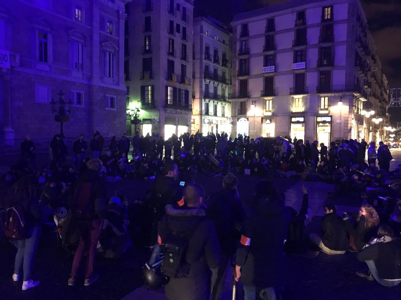 Els acampats d'Universitat exigeixen explicacions a Colau pel desallotjament