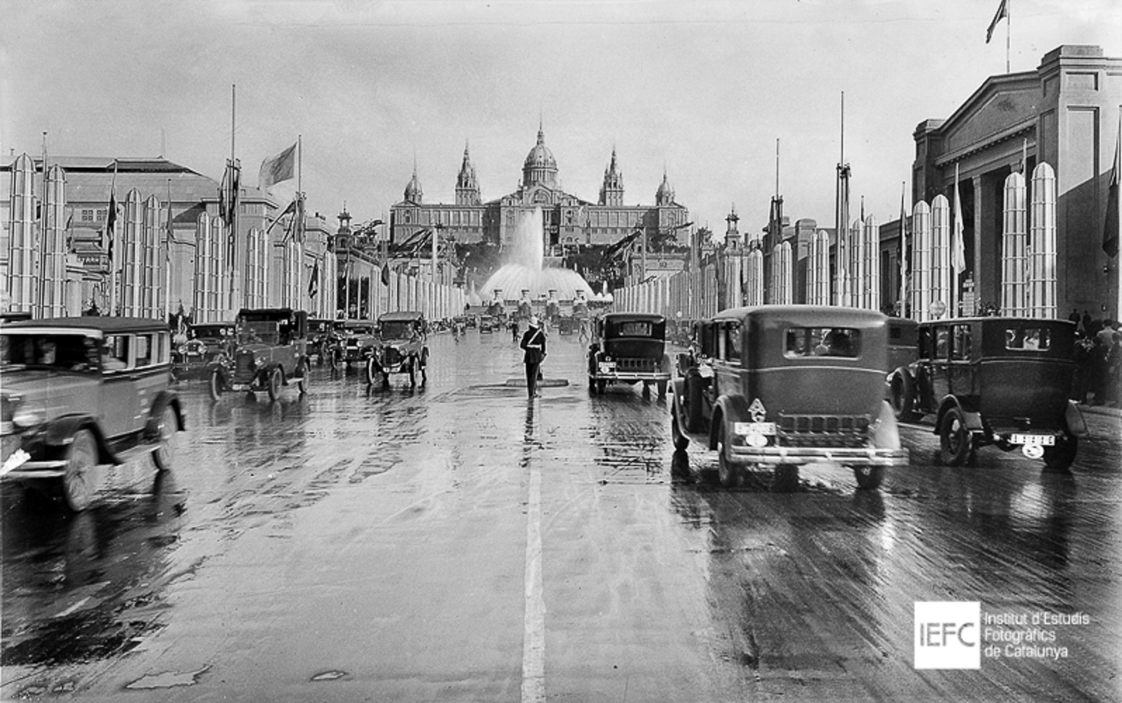 Enterren les víctimes del tiroteig entre policies i pistolers del carrer Urgell