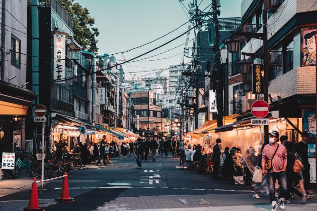 calle japonesa unsplash