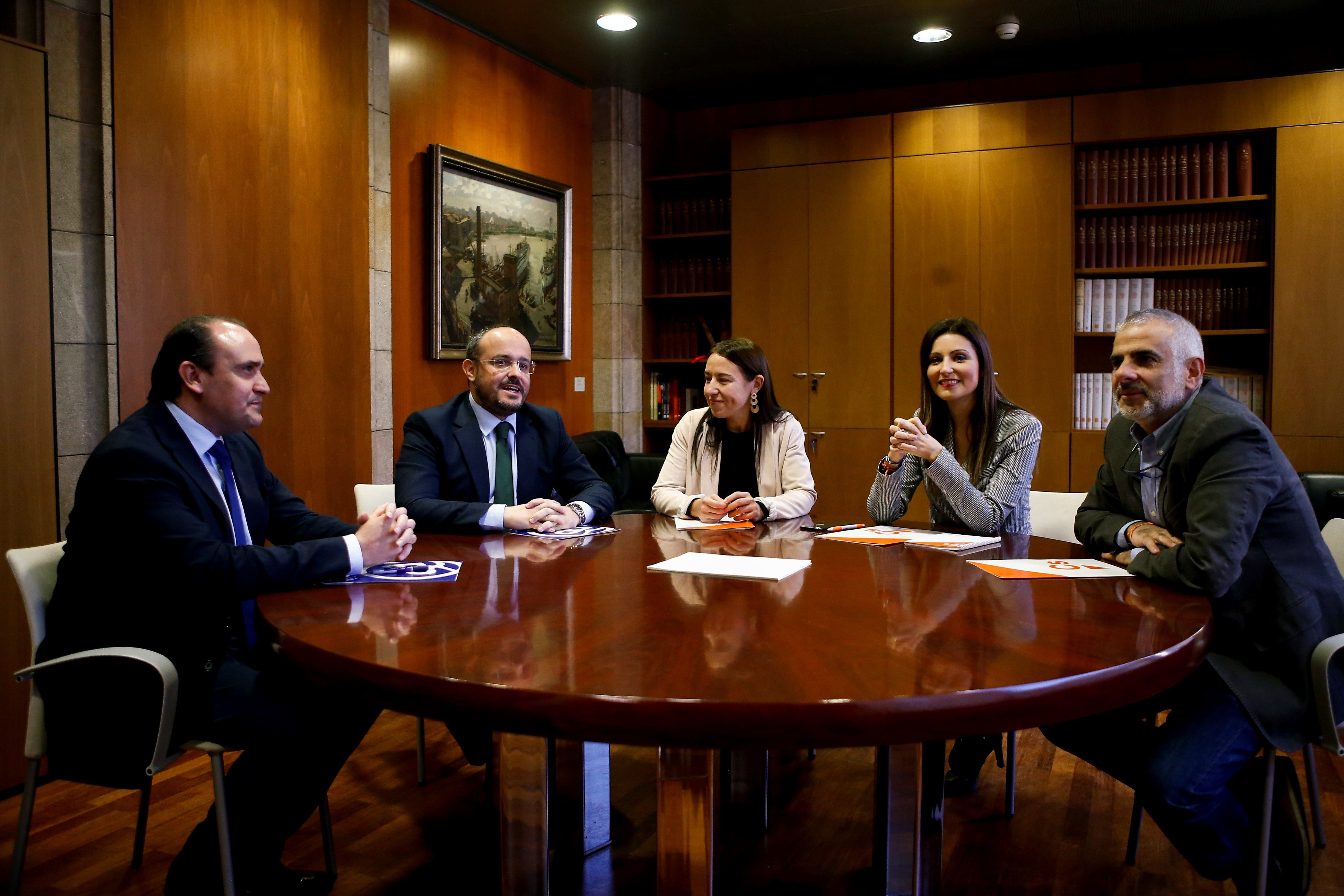 Cs y PP se reúnen para ir unidos al Parlament, pero no acaban de ponerse de acuerdo