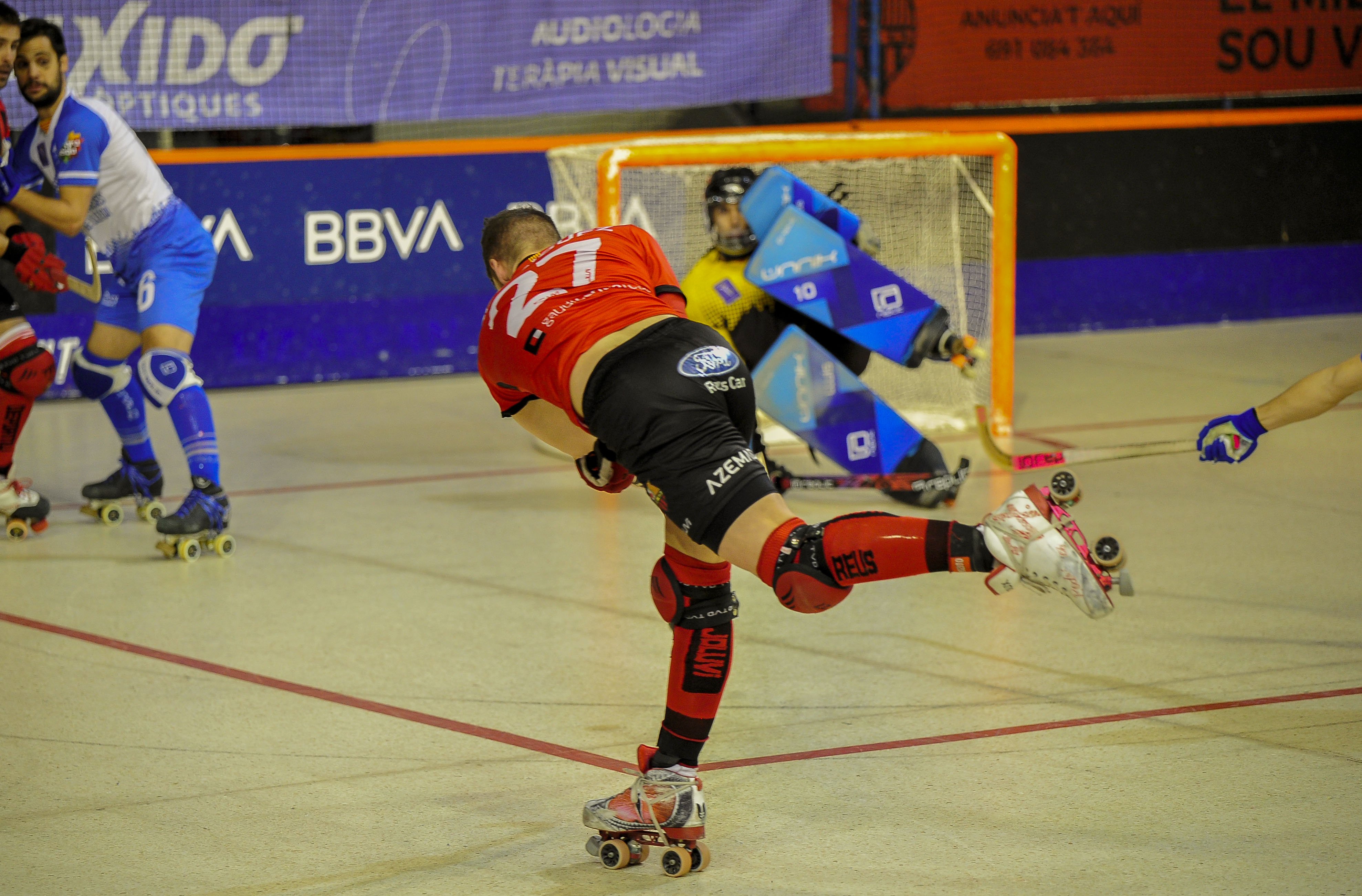 El Reus Deportiu guanya patint i el Palau de Plegamans s’imposa amb solvència