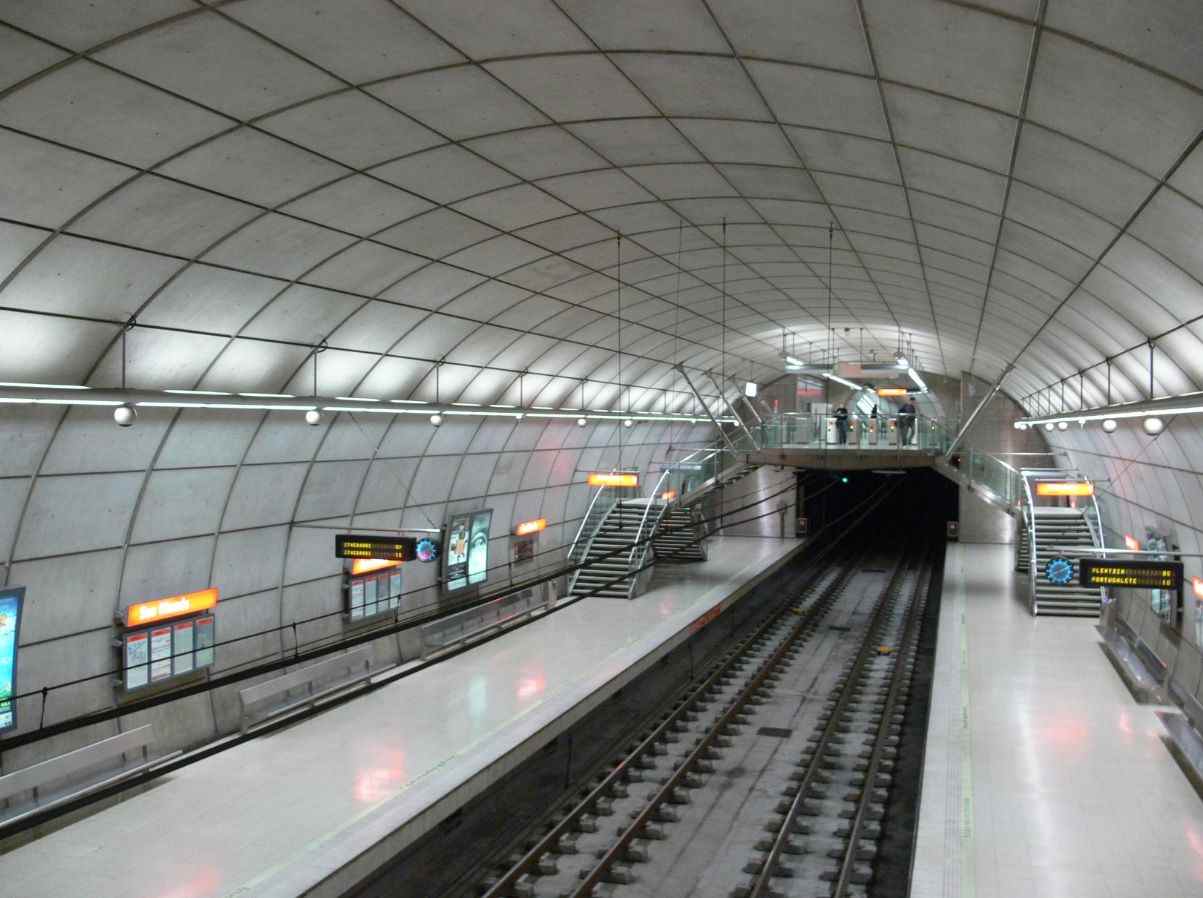 Un jove atemoreix els usuaris del Metro de Bilbao amb crits d’"Al·là"