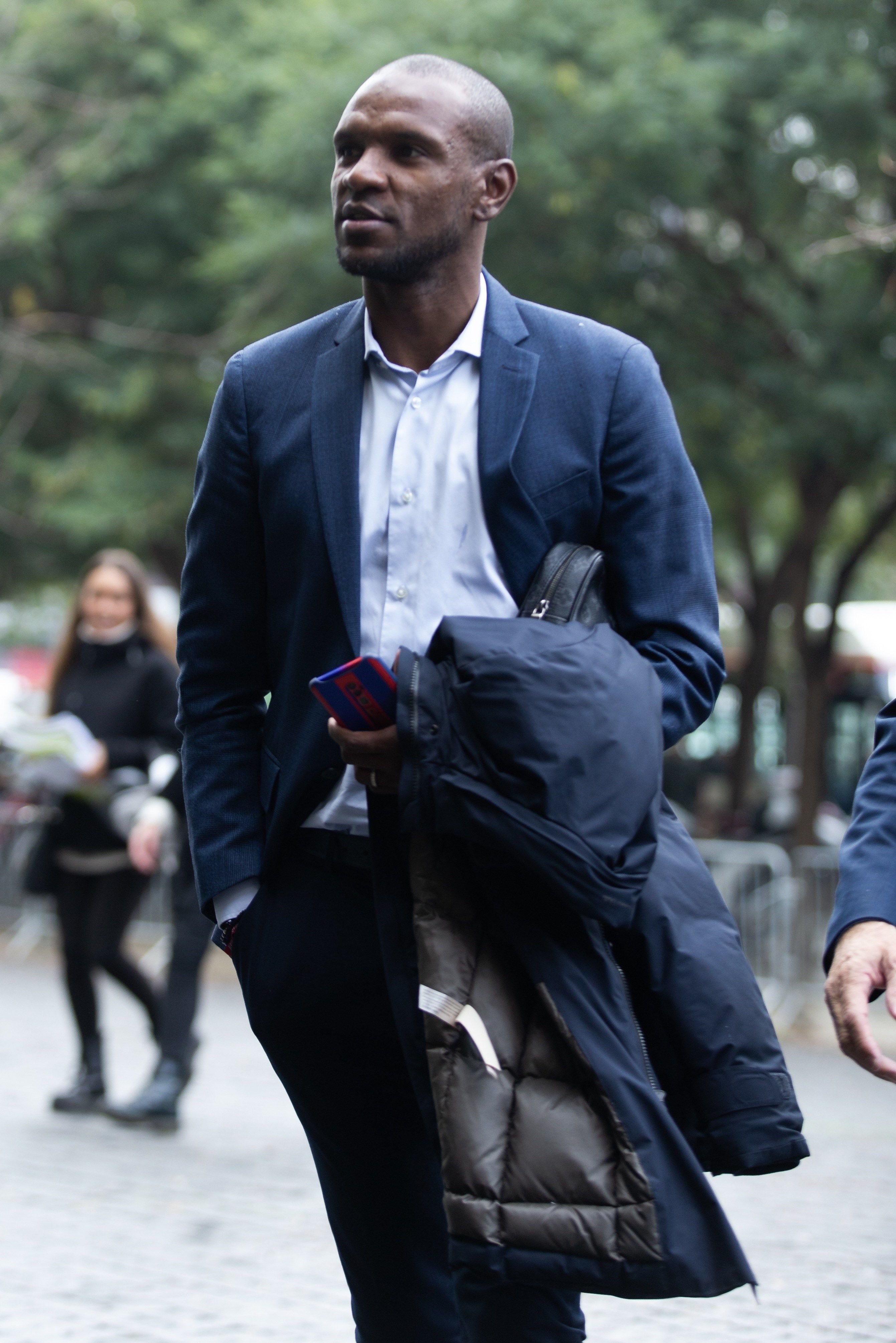 Abidal acusa a Xavi Hernández de mentir: "Si tiene una oferta, que la enseñe"