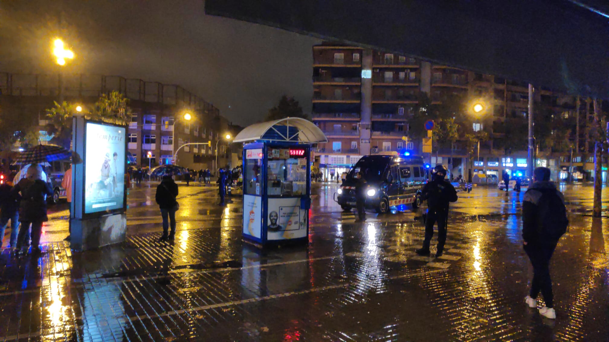 Los Mossos desalojan por segundo día consecutivo el corte de la Meridiana