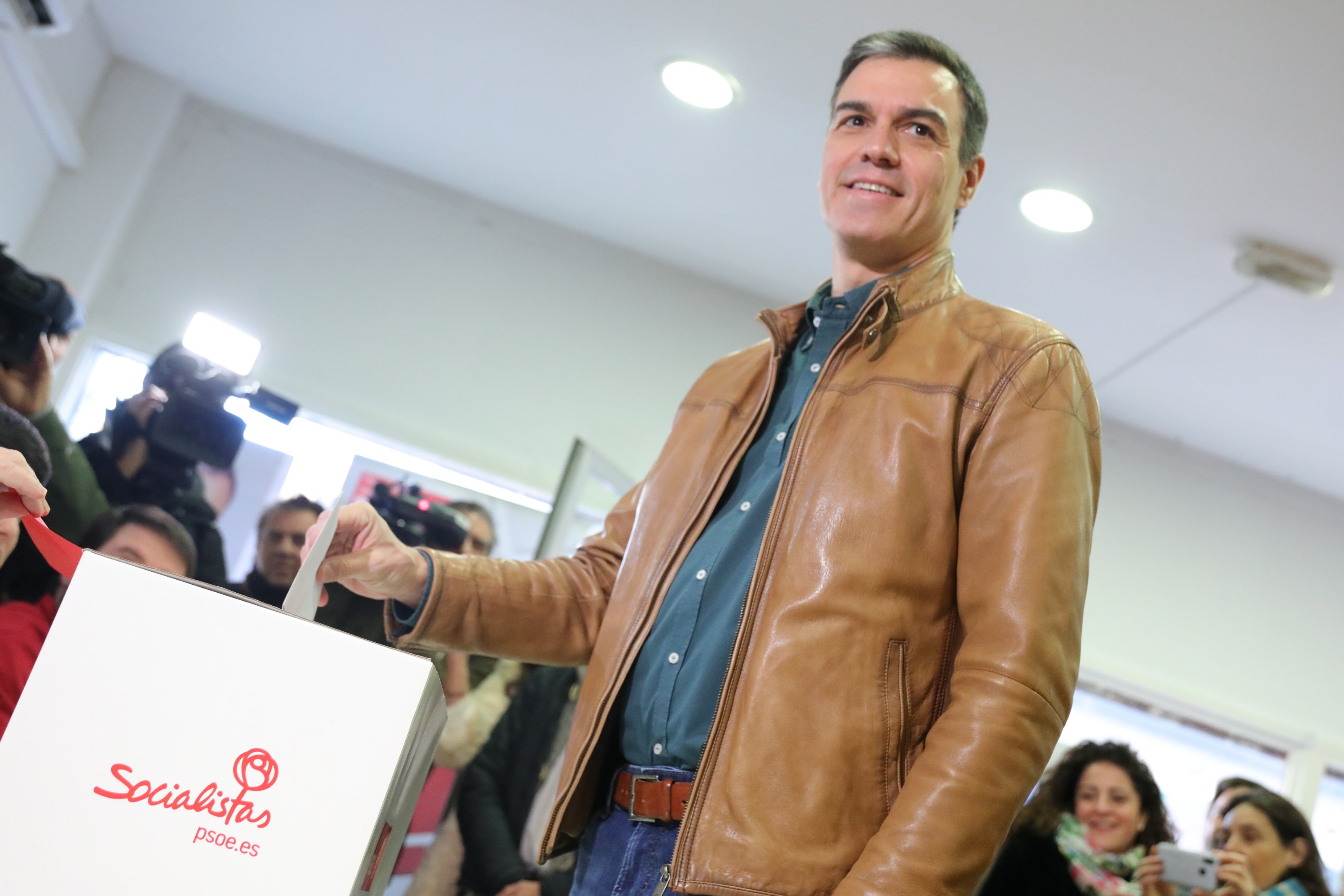 PSOE membership backs Spanish coalition deal with Podemos