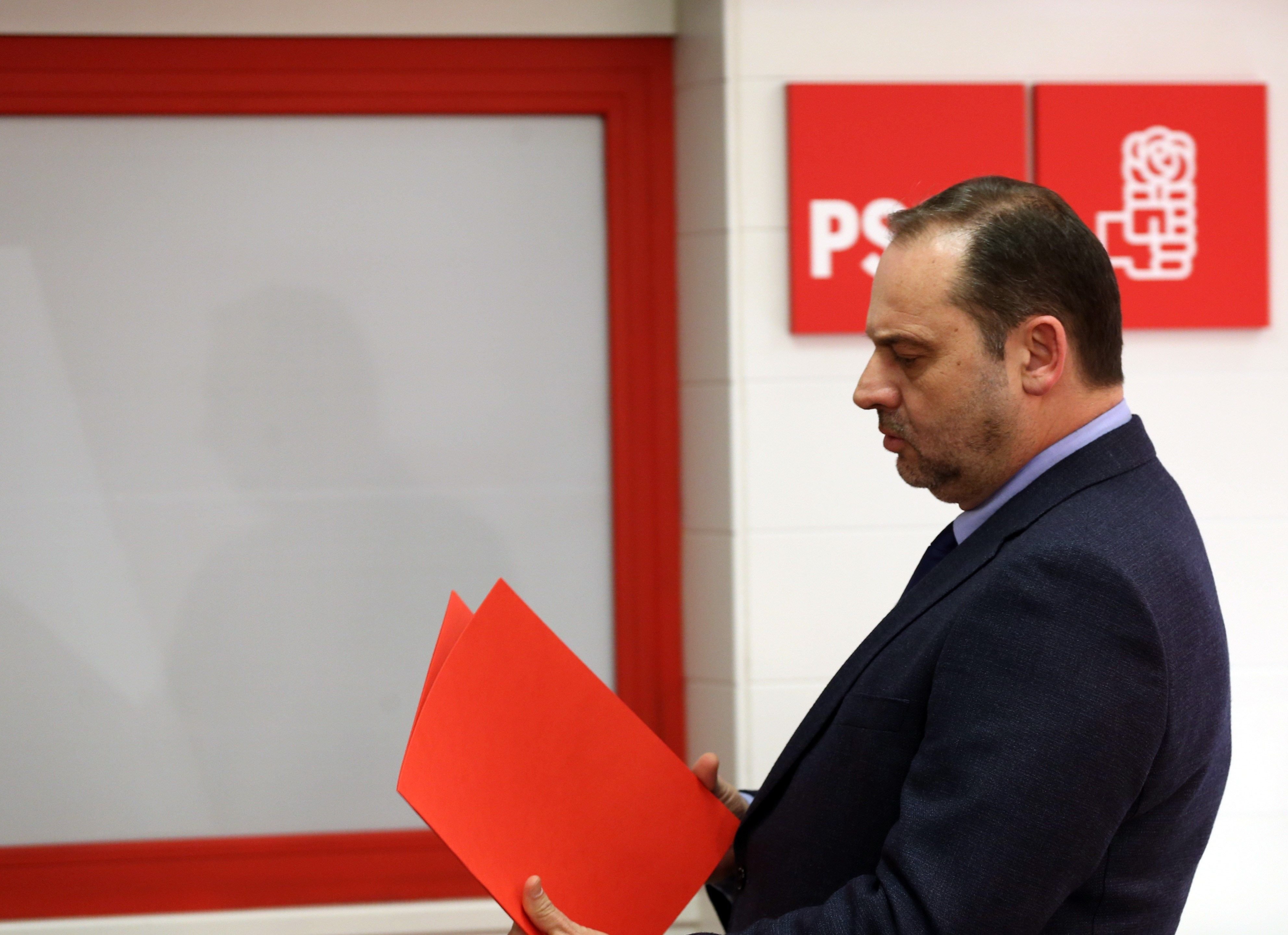 Ábalos pide a PP y Cs que participen en el "desbloqueo", mientras el PSOE negocia con ERC