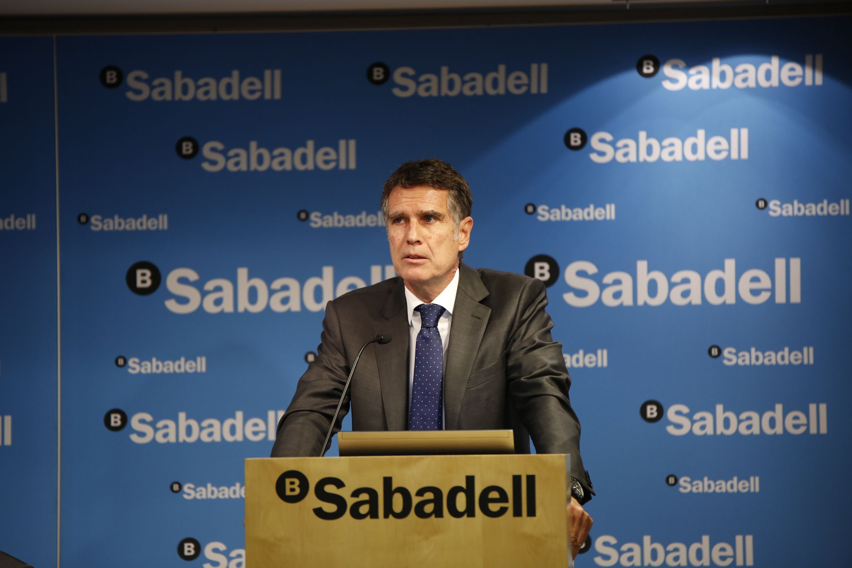 Banc Sabadell gana 216,1 millones y se centra en TSB sin ciencia ficción