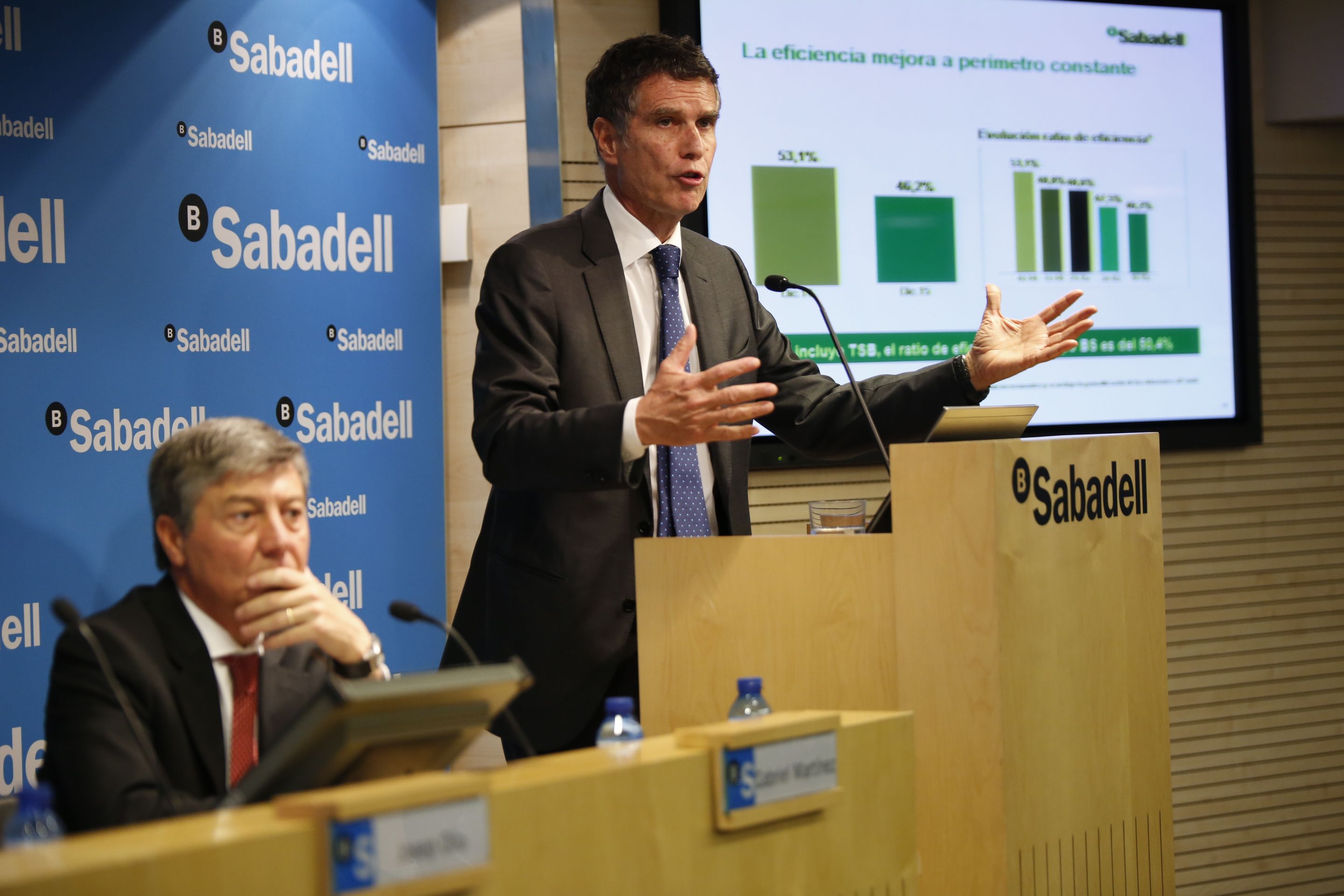 Banc Sabadell gana 450,6 millones, un 10% más, con 'sobresolvencia'