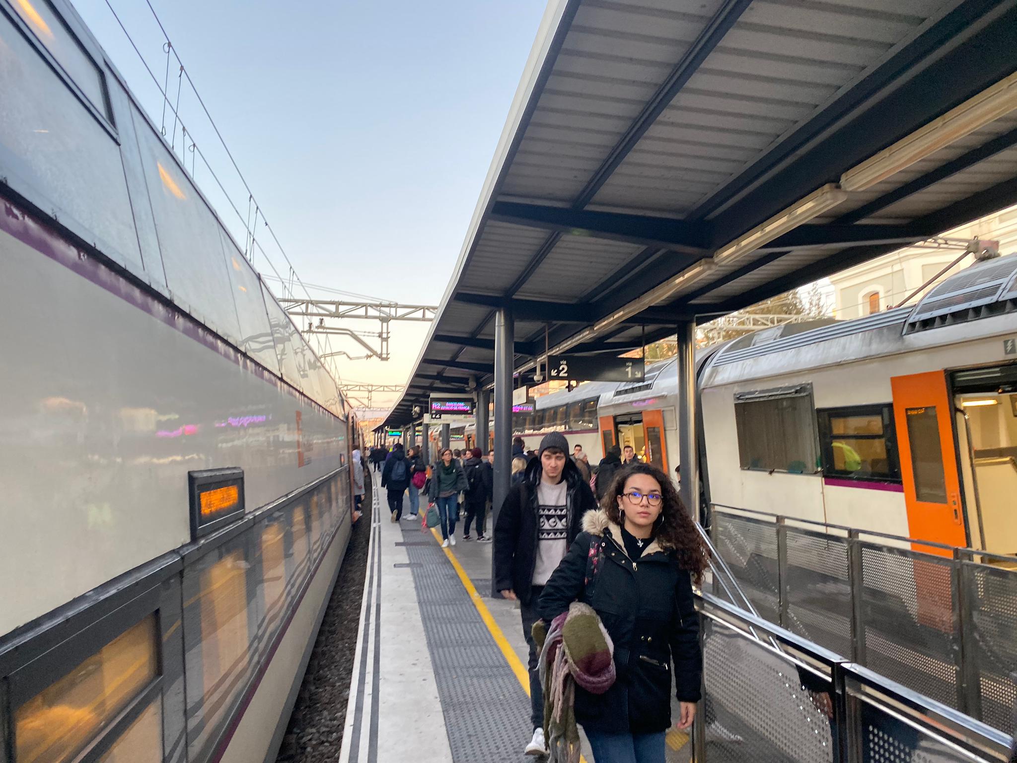 La avería de un tren en Viladecans provoca retrasos de casi una hora en varias líneas