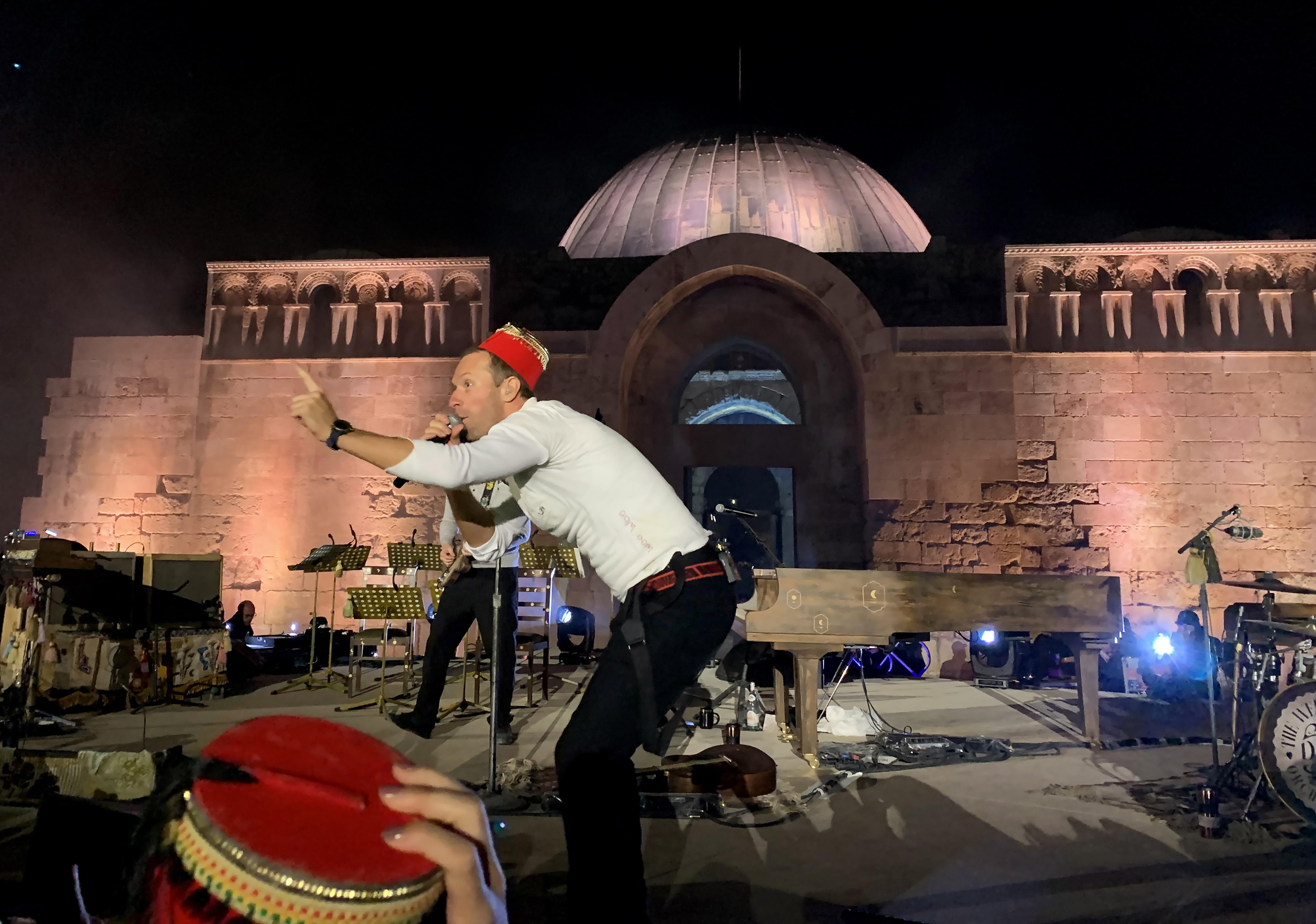 Coldplay abre su gira más breve presentando 'Everyday life' en Jordania