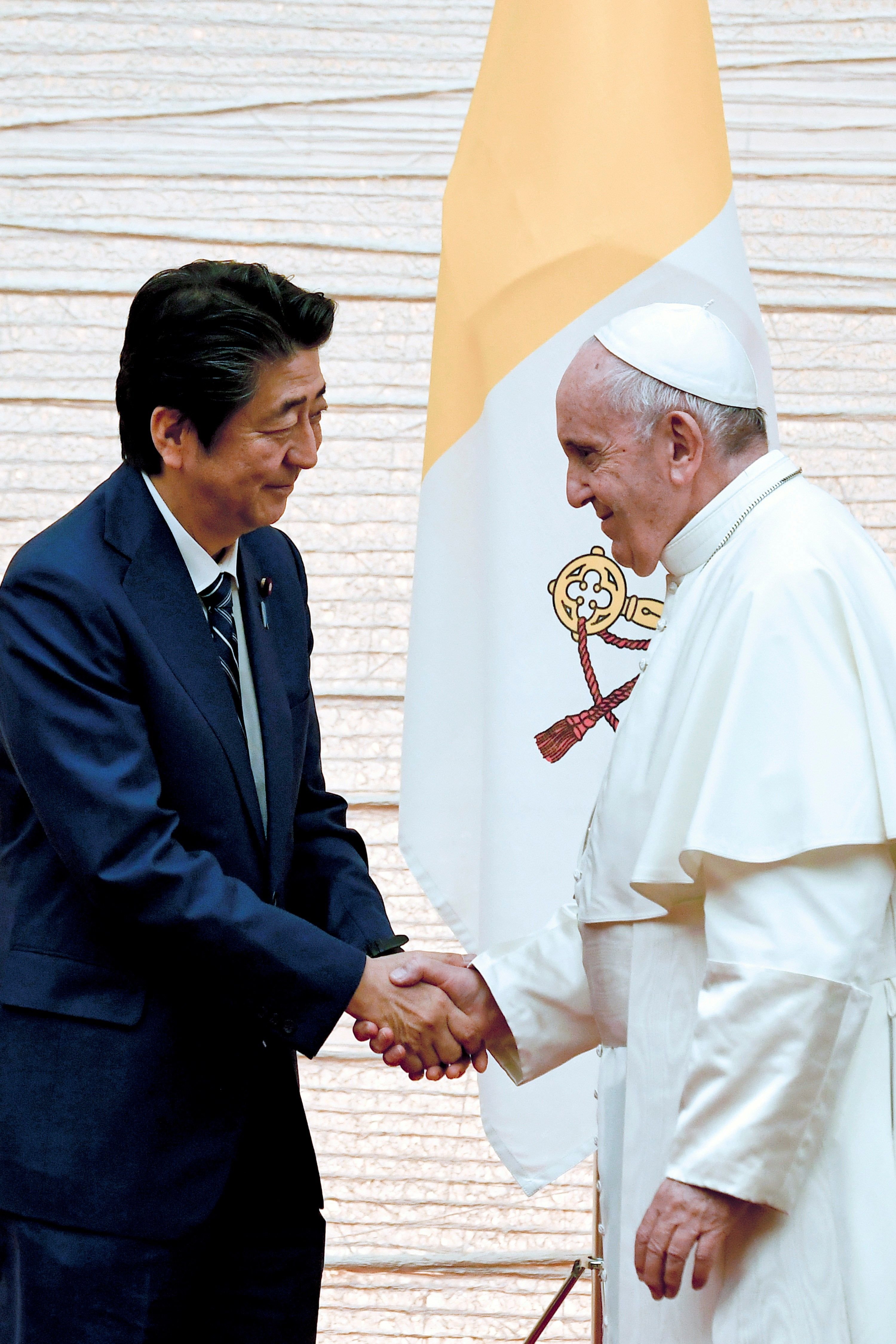 El Papa termina un viaje a Japón marcado por su condena a las armas nucleares