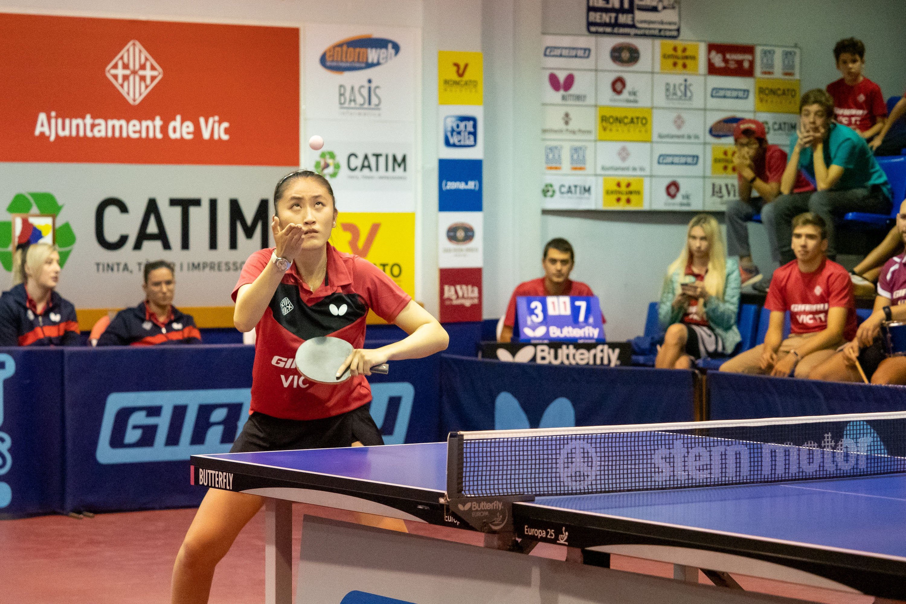 El Girbau Vic assalta la pista del campió i anima la Superdivisió femenina