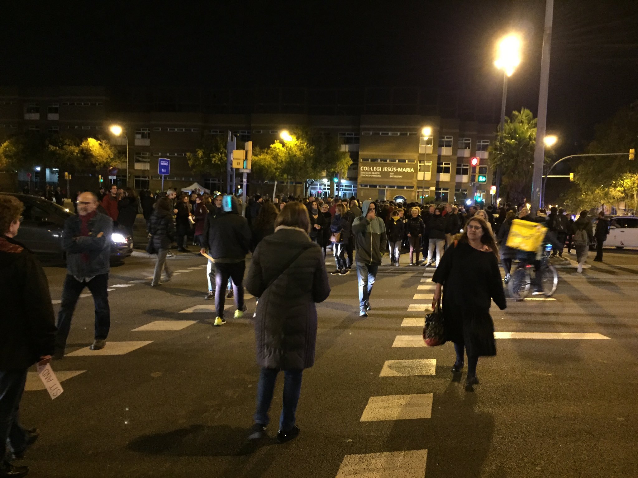 45a nit de protestes a l'avinguda Meridiana