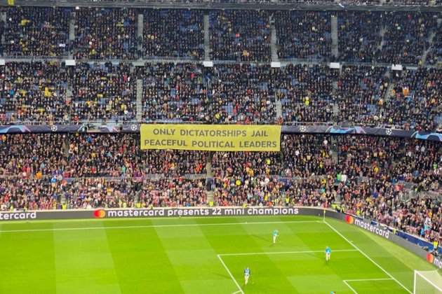 pancarta camp nou barça dortmund bernat aguilar