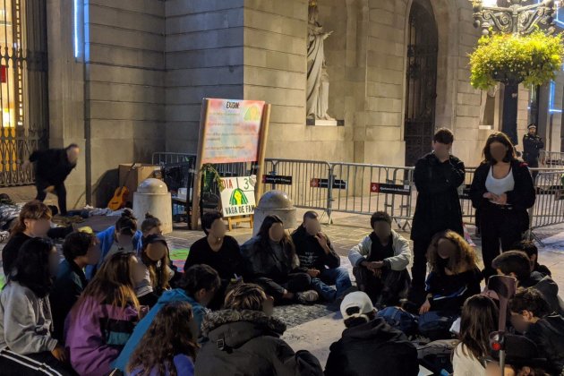assemblea acampats plaça sant jaume - assemblea plaça uni