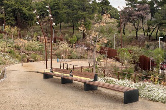 02 ALPINE concrete wood bench