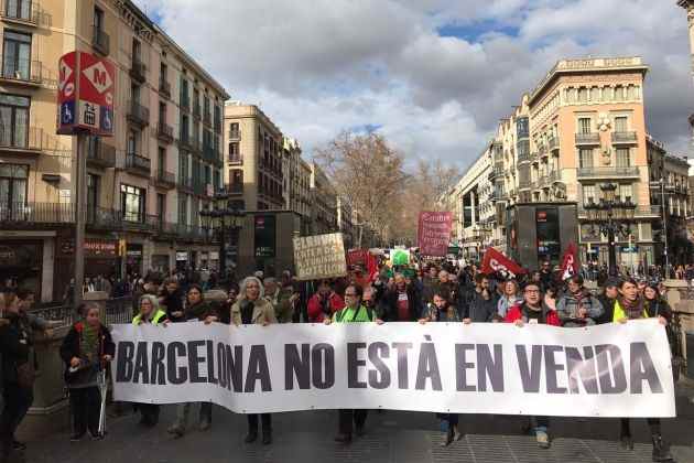 Mani contra turisme Ferran Vila