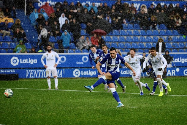 Lucas Perez Alaves penalti Real Madrid EFE