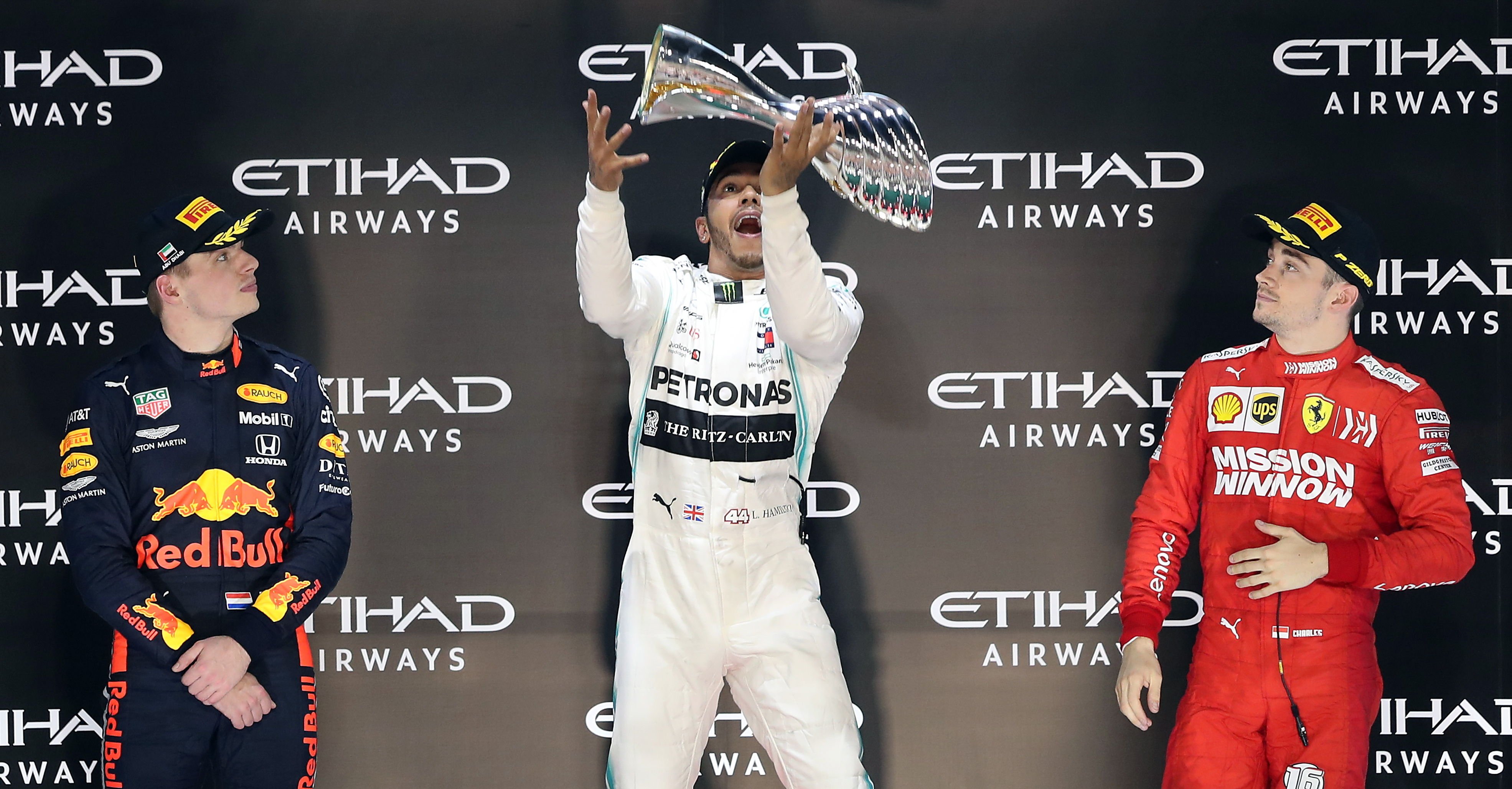 Hamilton festeja el Mundial ganando en Abu Dhabi