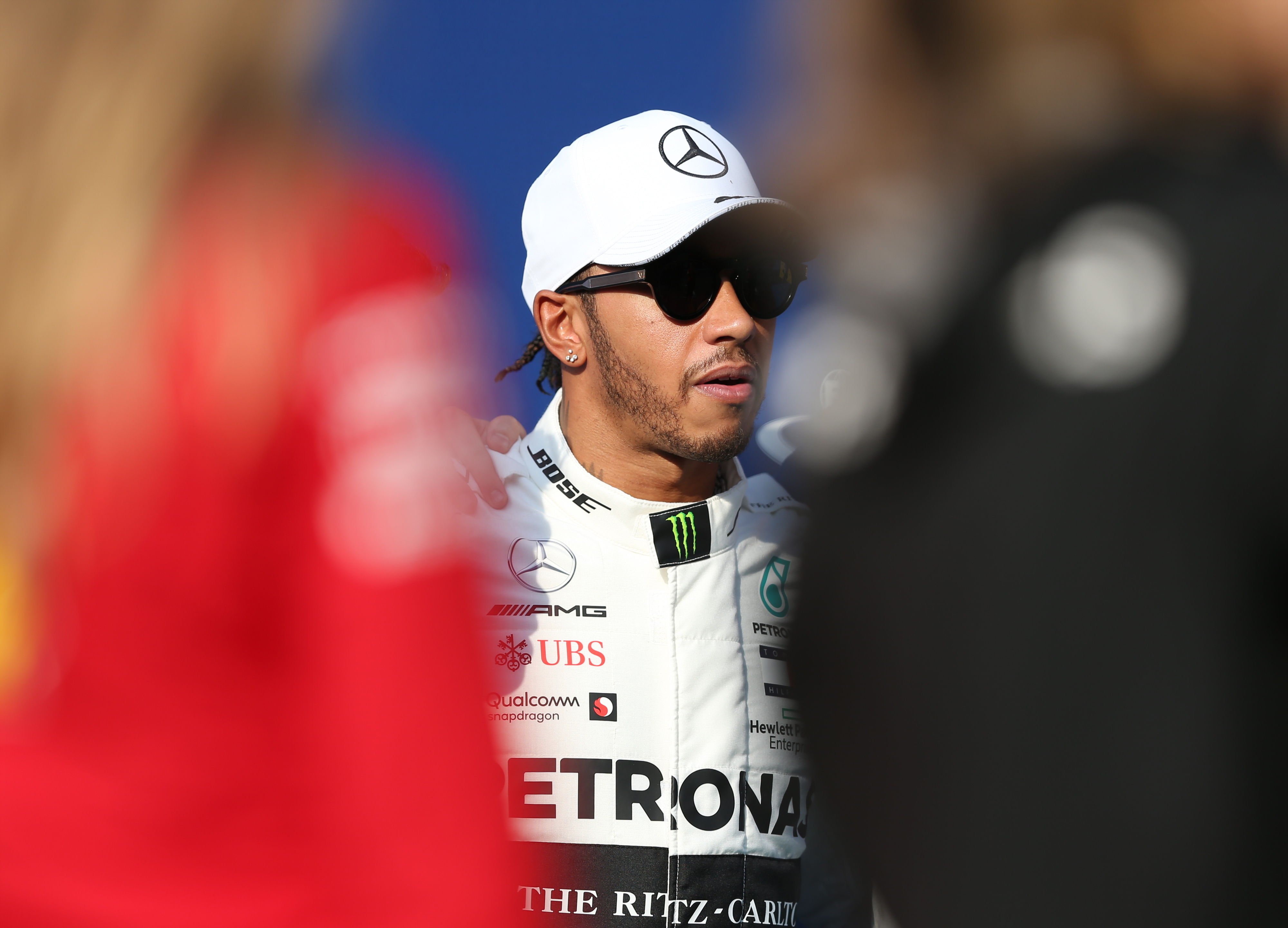 Bomba a Ferrari: Hamilton no tanca la porta a deixar Mercedes
