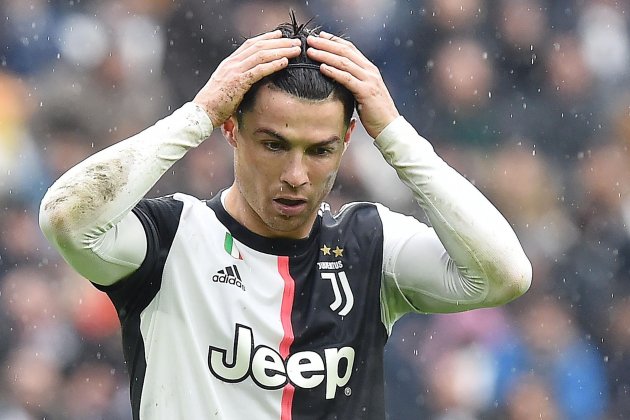 Cristiano Ronaldo mans al cap sorpres Juventus EFE