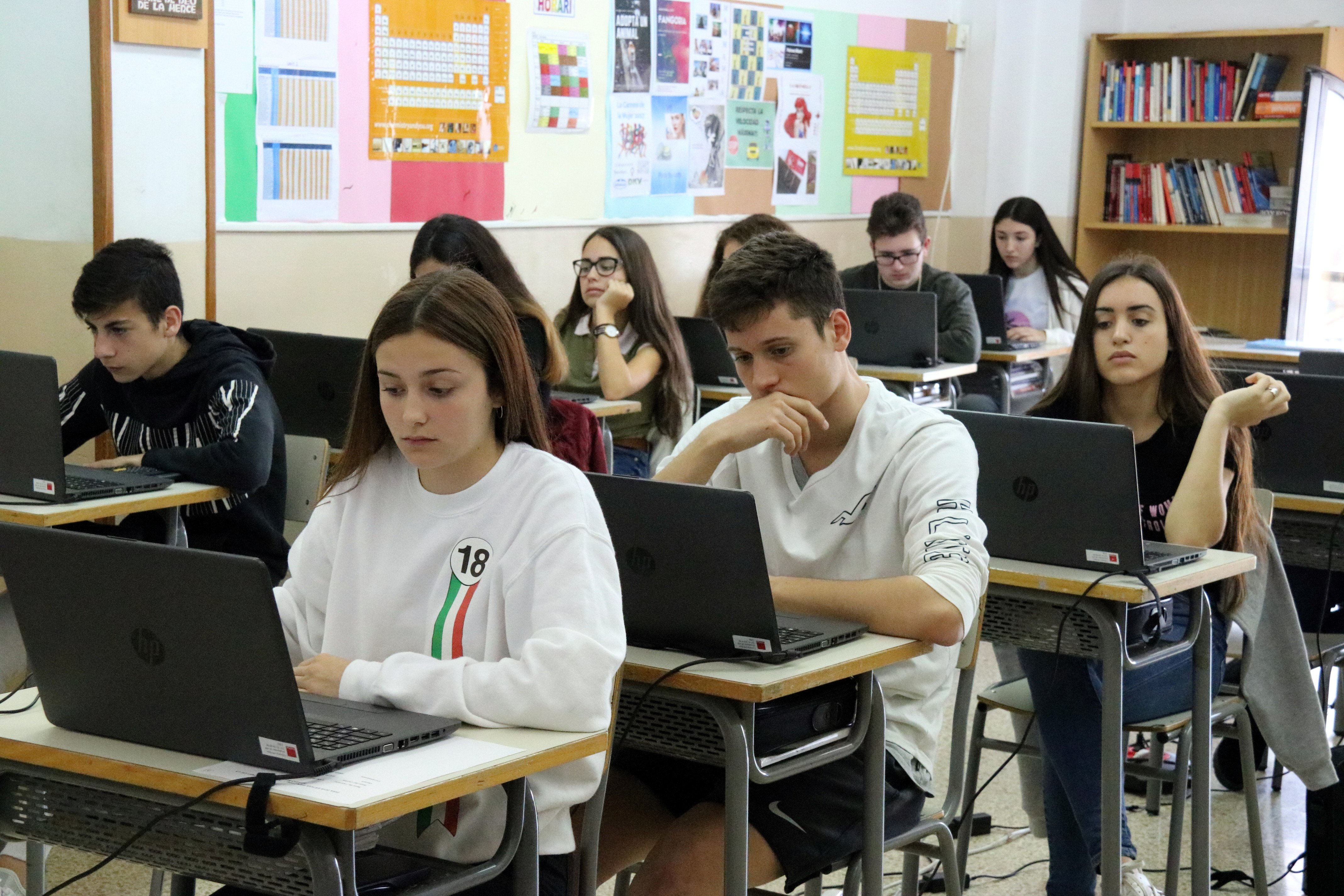 Un 70% de los docentes y un 40% de los alumnos no pueden seguir el curso online