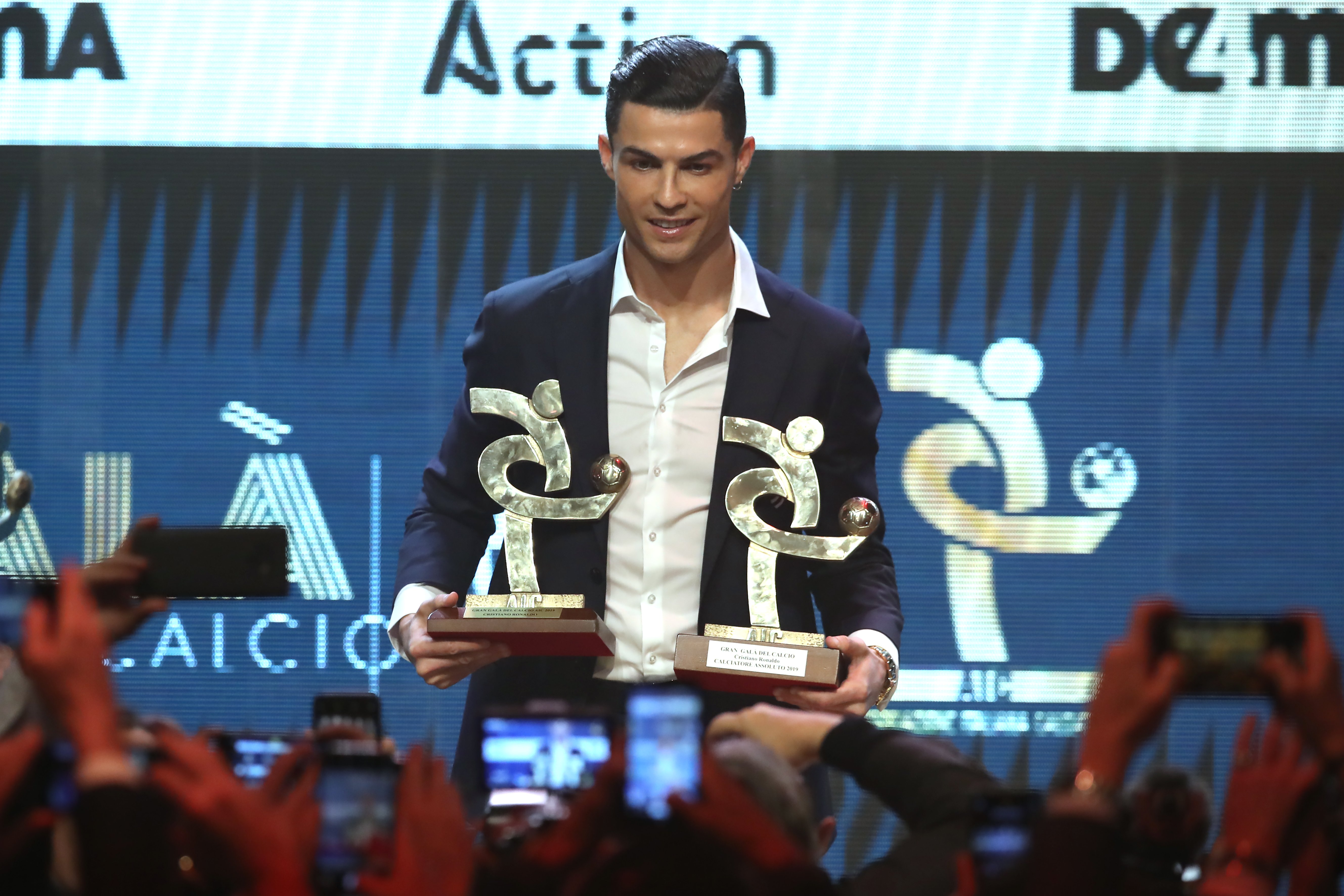 Cristiano sí que es presenta a la gala del 'Calcio' i guanya el premi a millor jugador