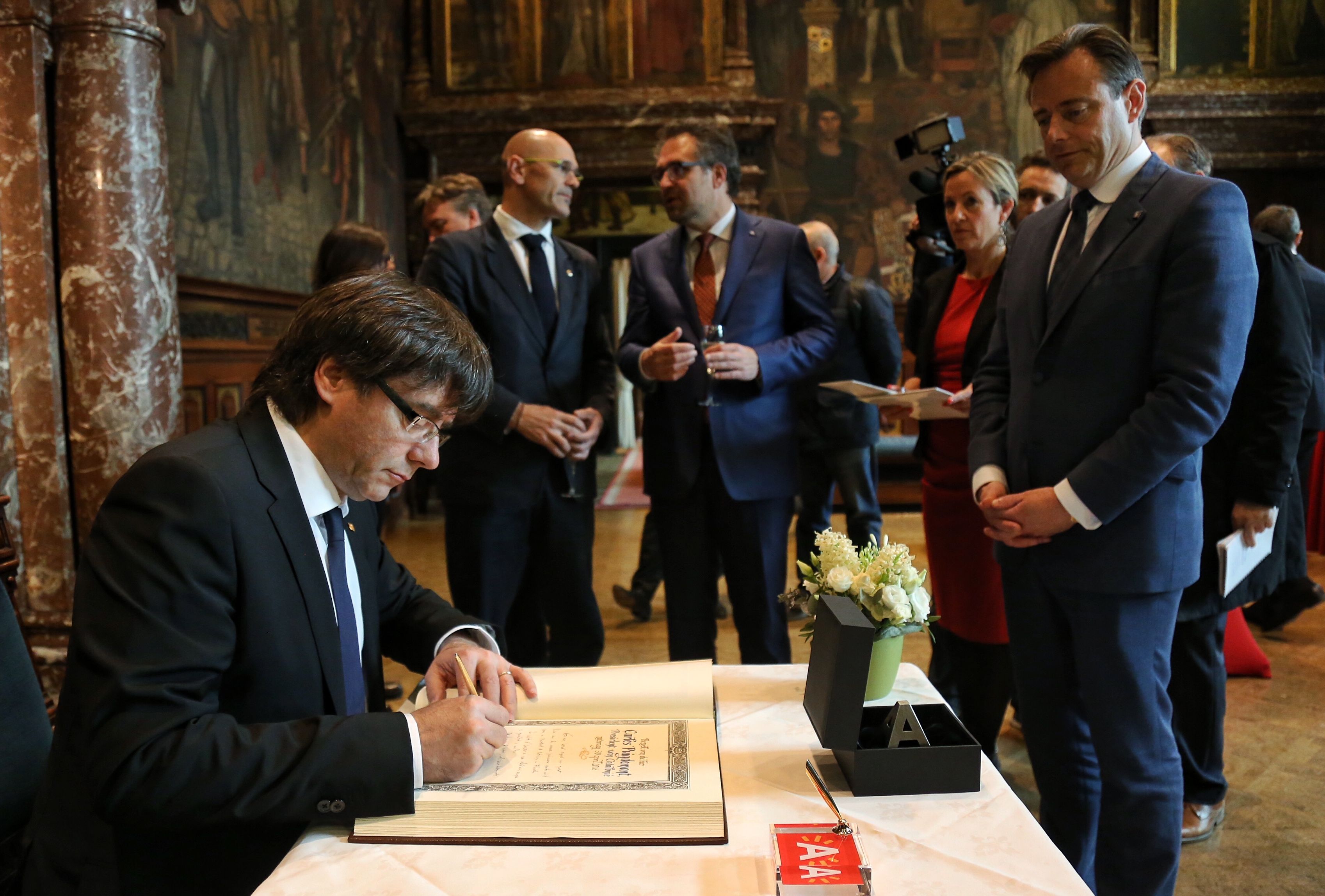 Puigdemont visita Bèlgica, el primer viatge oficial a l'estranger