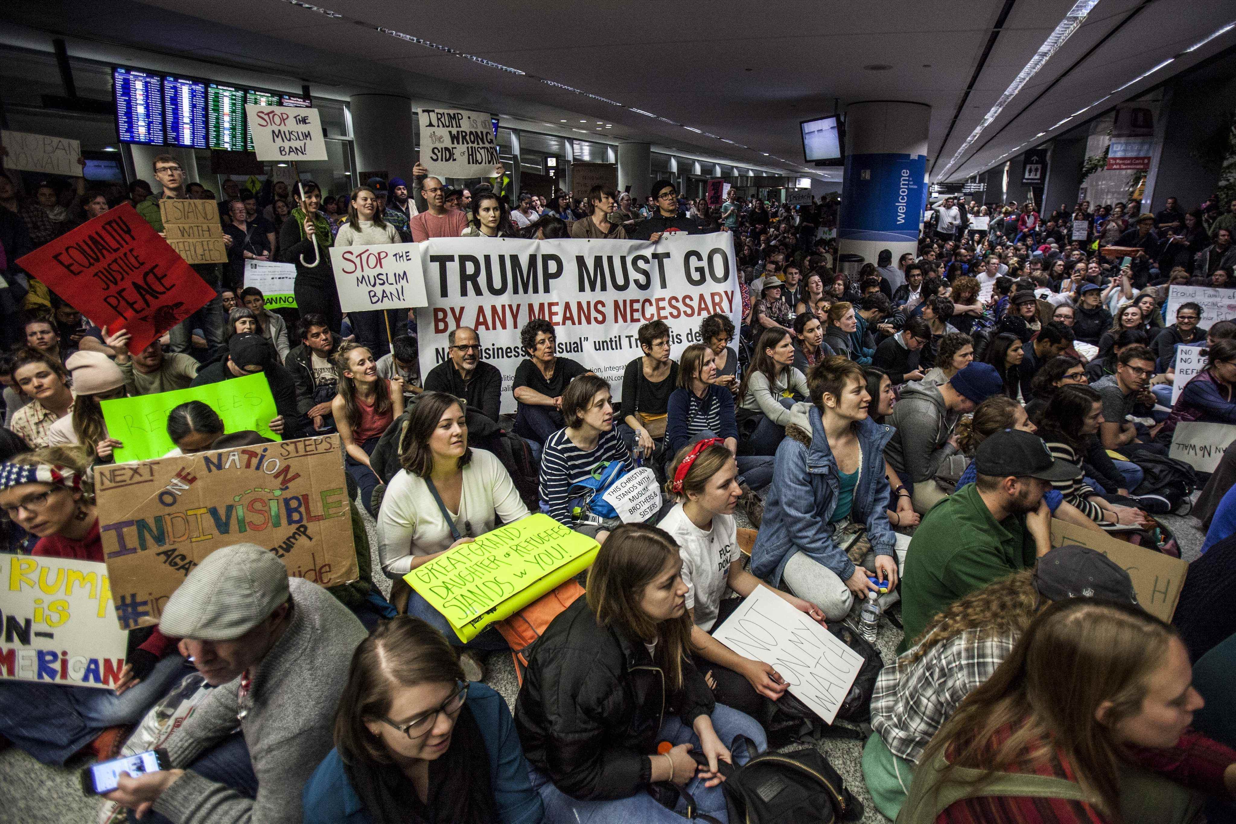 El Supremo permite implementar parte del veto migratorio de Trump