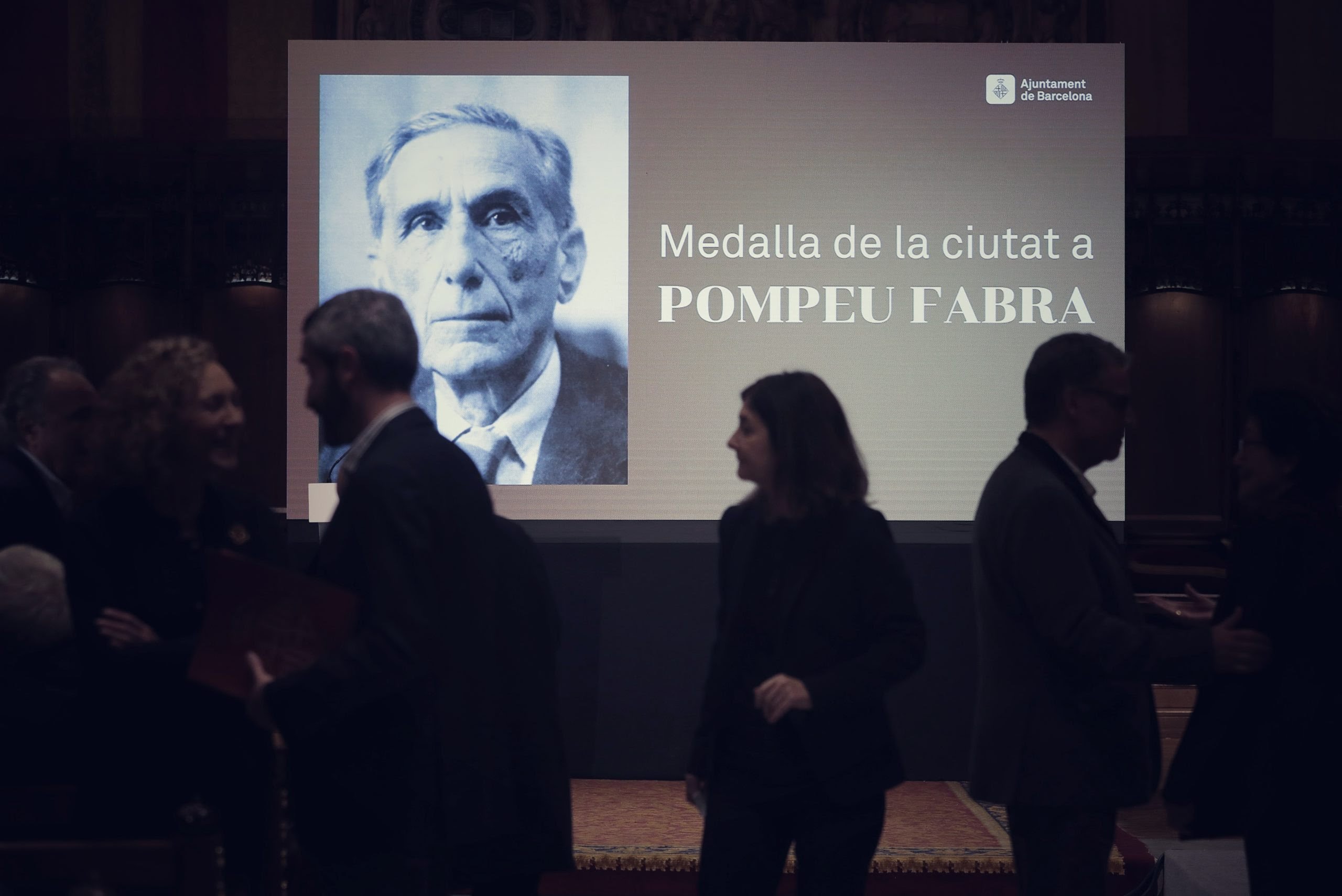 Barcelona lliura la Medalla de la Ciutat a Pompeu Fabra 81 anys més tard